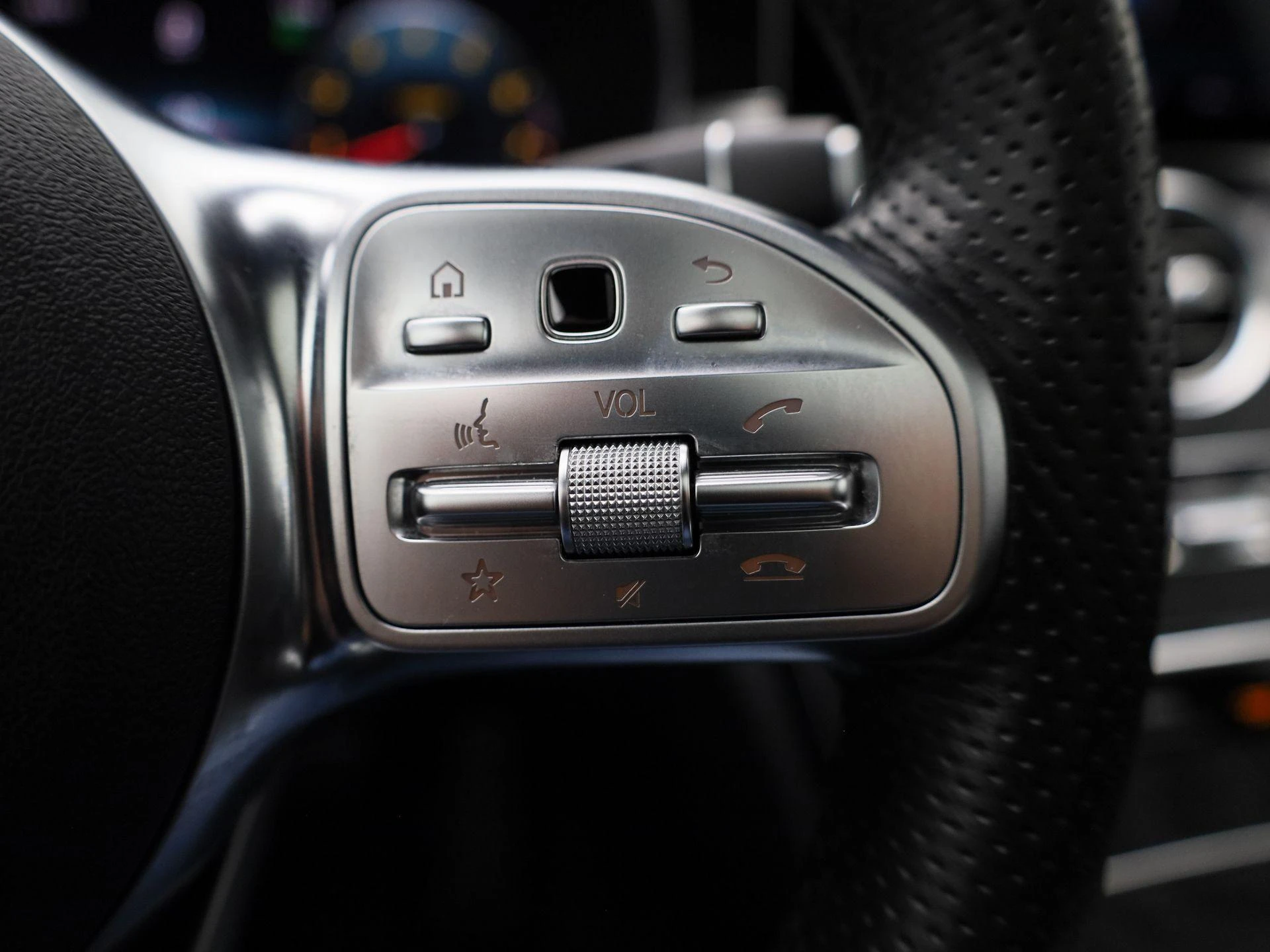 Mercedes-Benz-C-Klasse-image-14