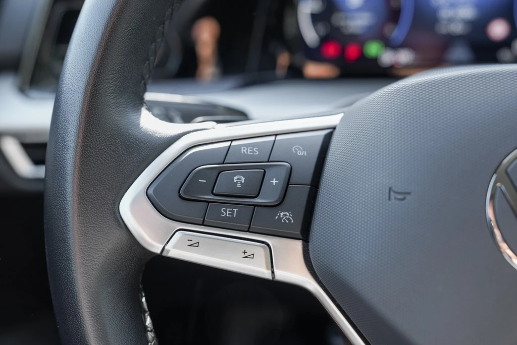 Volkswagen-Golf-image-14