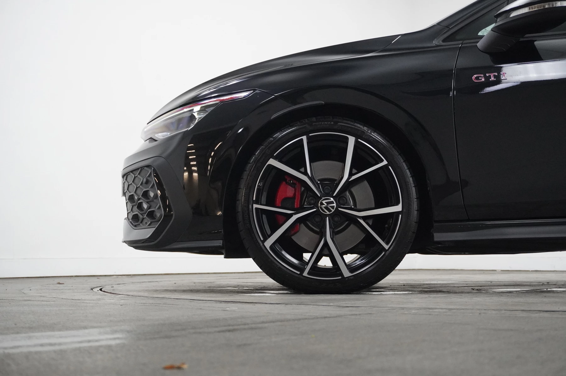 Volkswagen-Golf-image-4