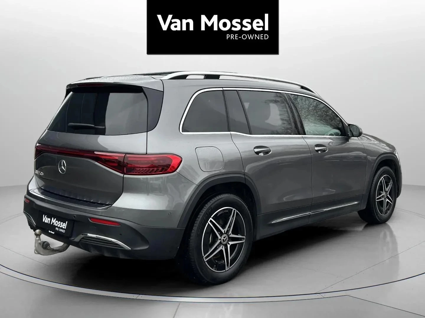 Mercedes-Benz-EQB-image-4