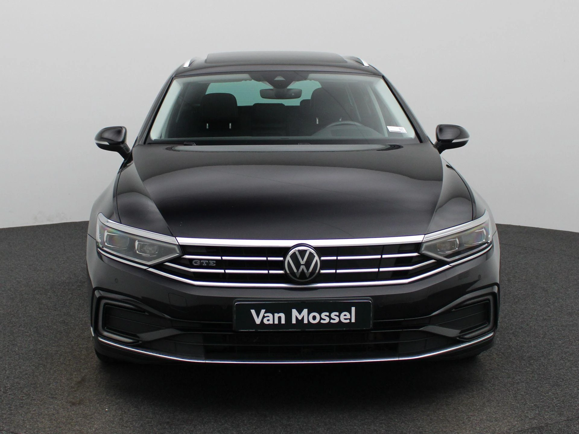 Volkswagen-Passat-image-2