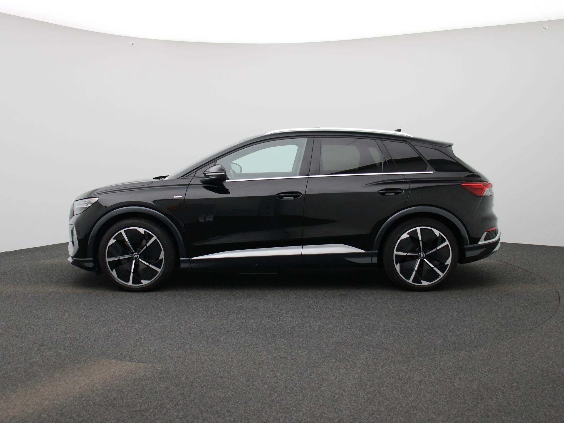 Audi-Q4 e-tron-image-3