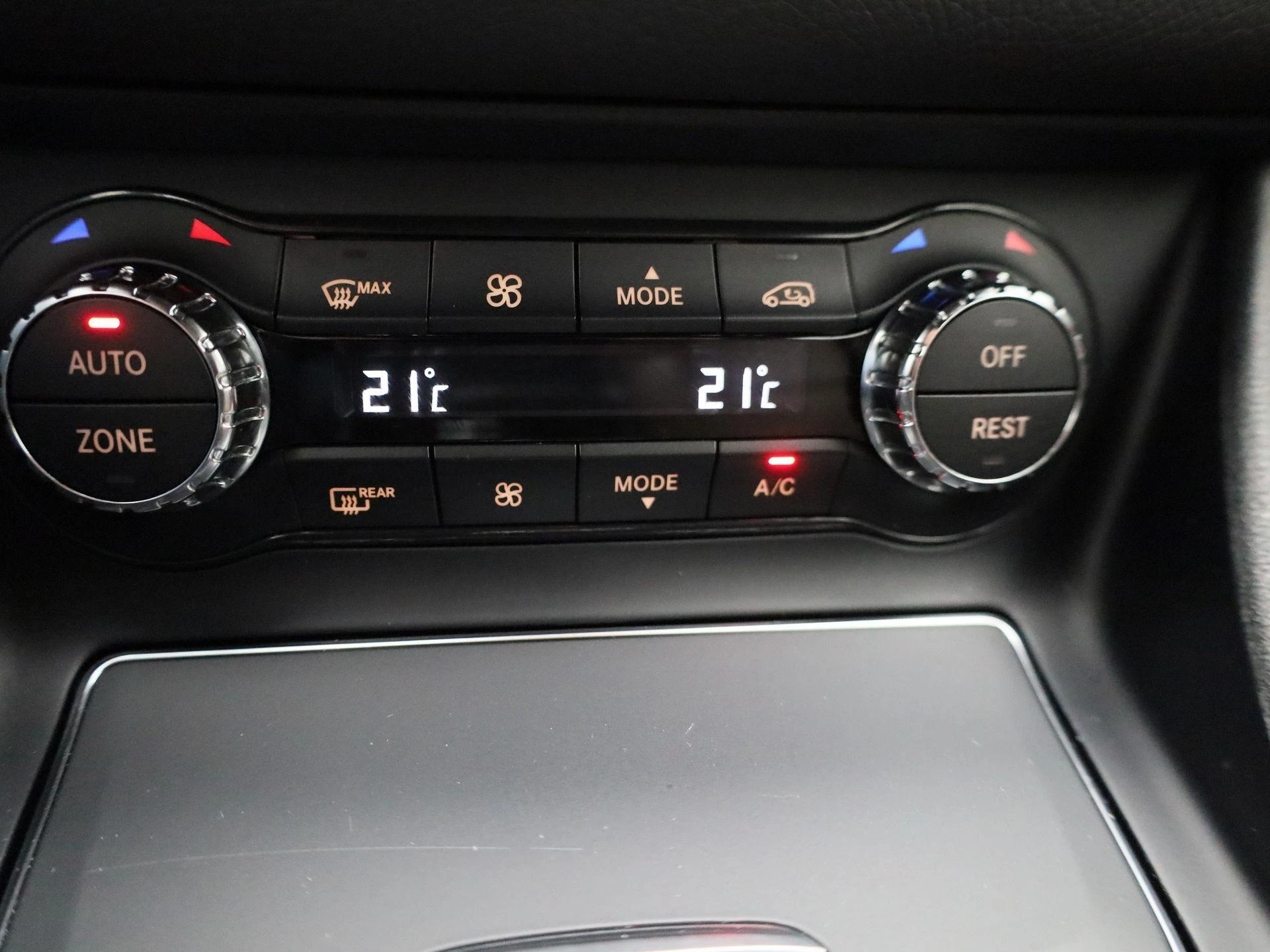 Mercedes-Benz-CLA-image-23