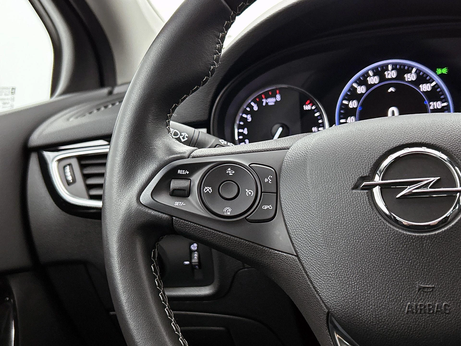 Opel-Astra-image-5