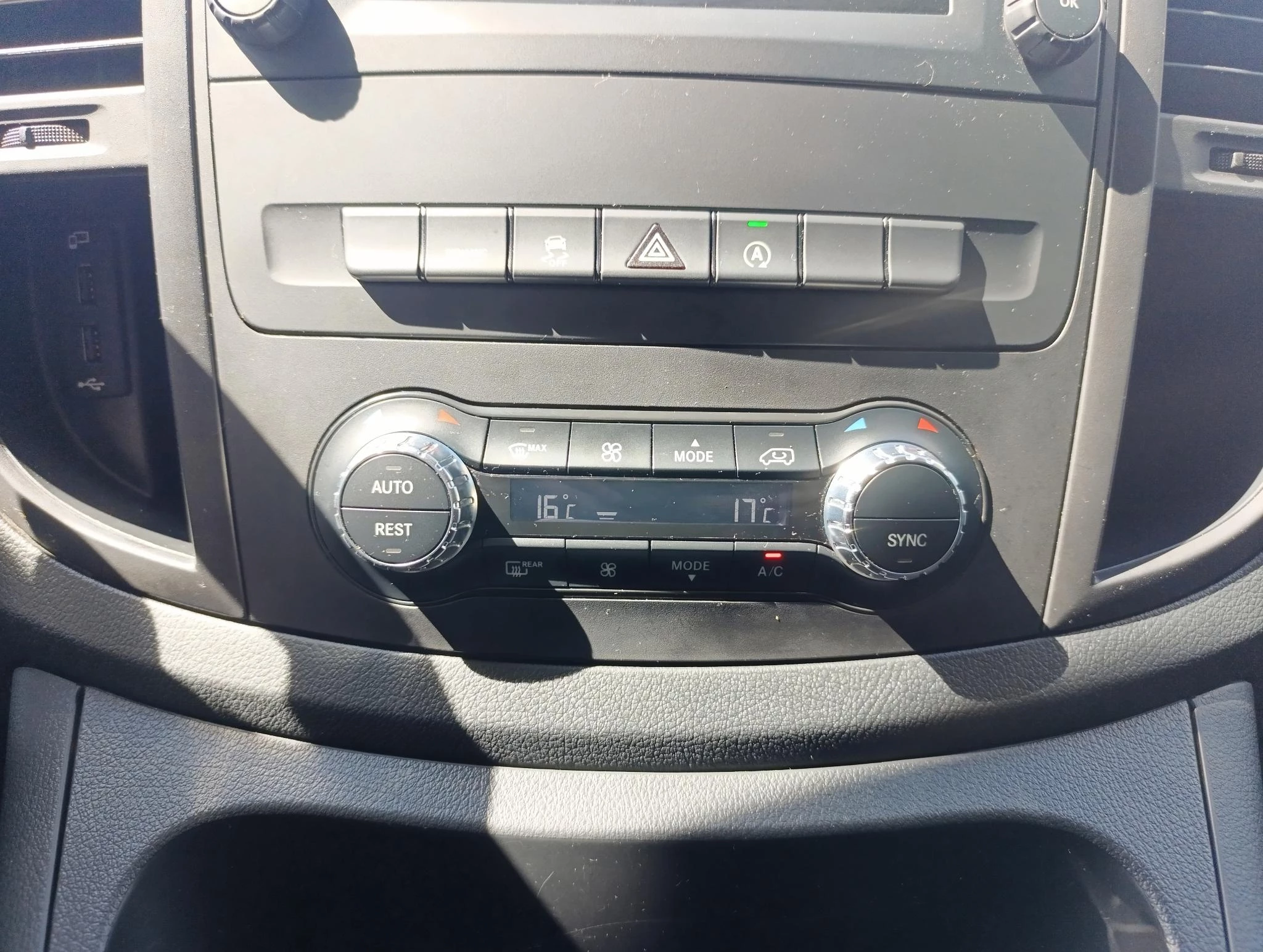 Mercedes-Benz-Vito-image-22