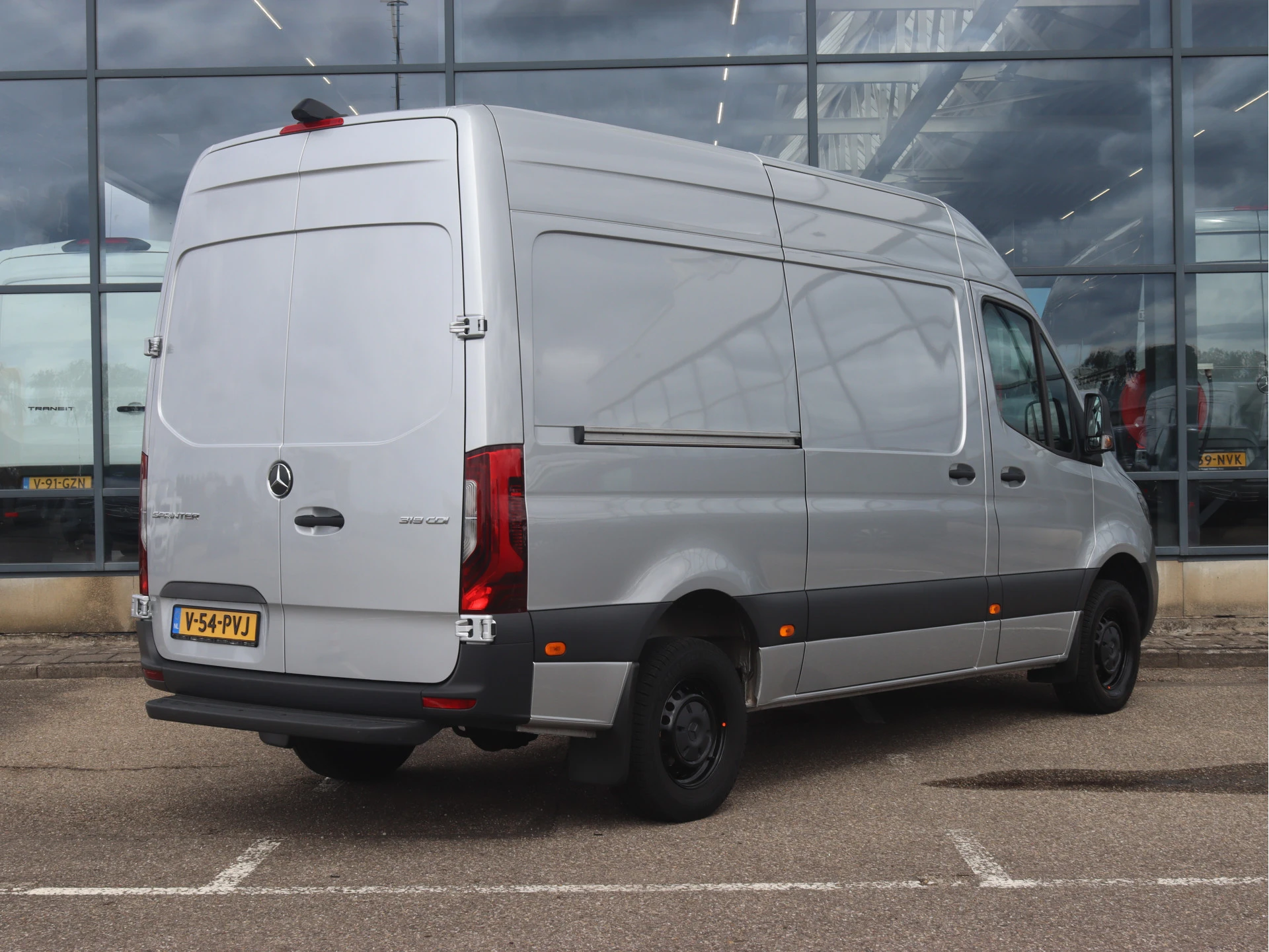 Mercedes-Benz-Sprinter-image-1