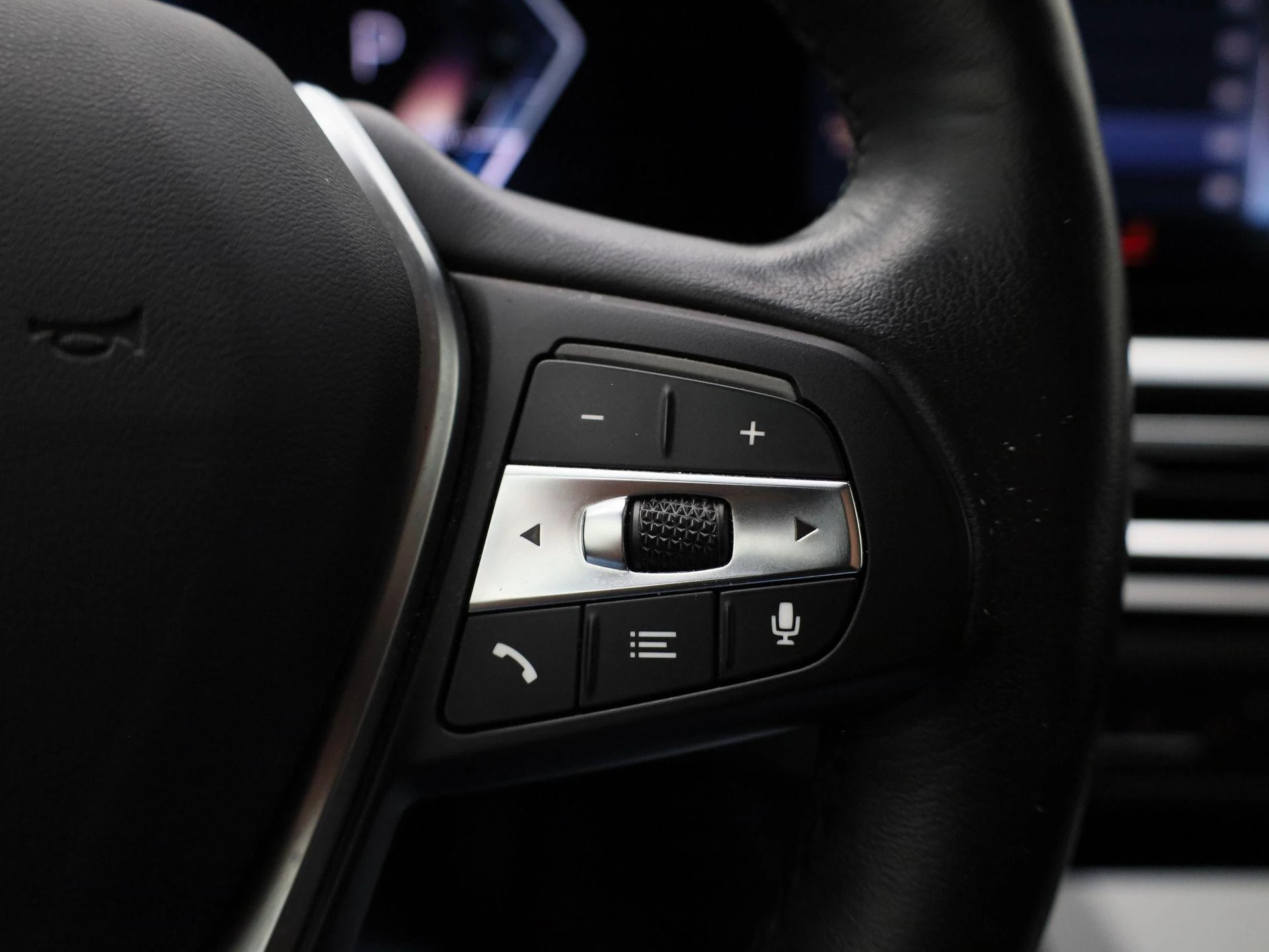 BMW-i4-image-16