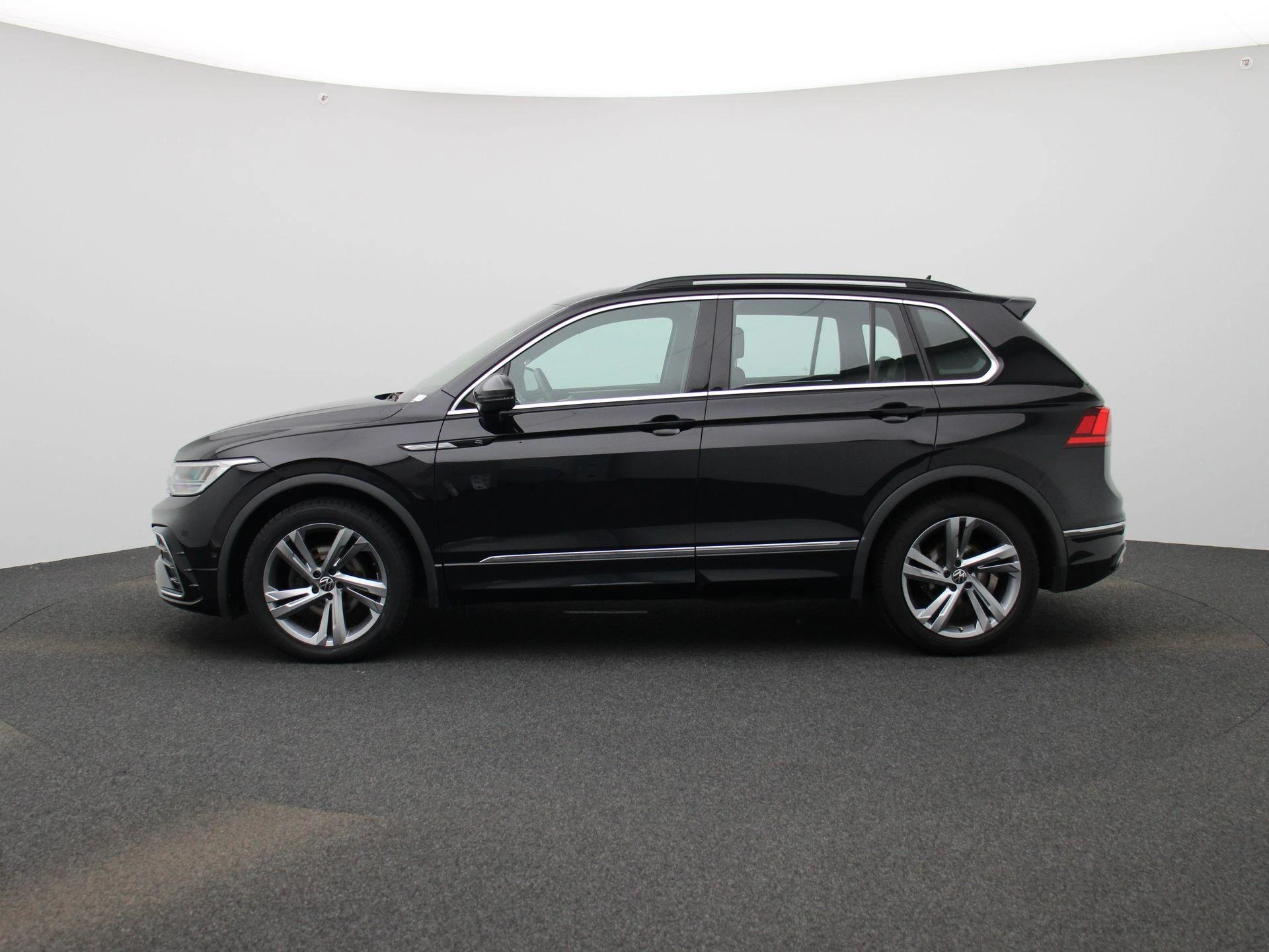 Volkswagen-Tiguan-image-3