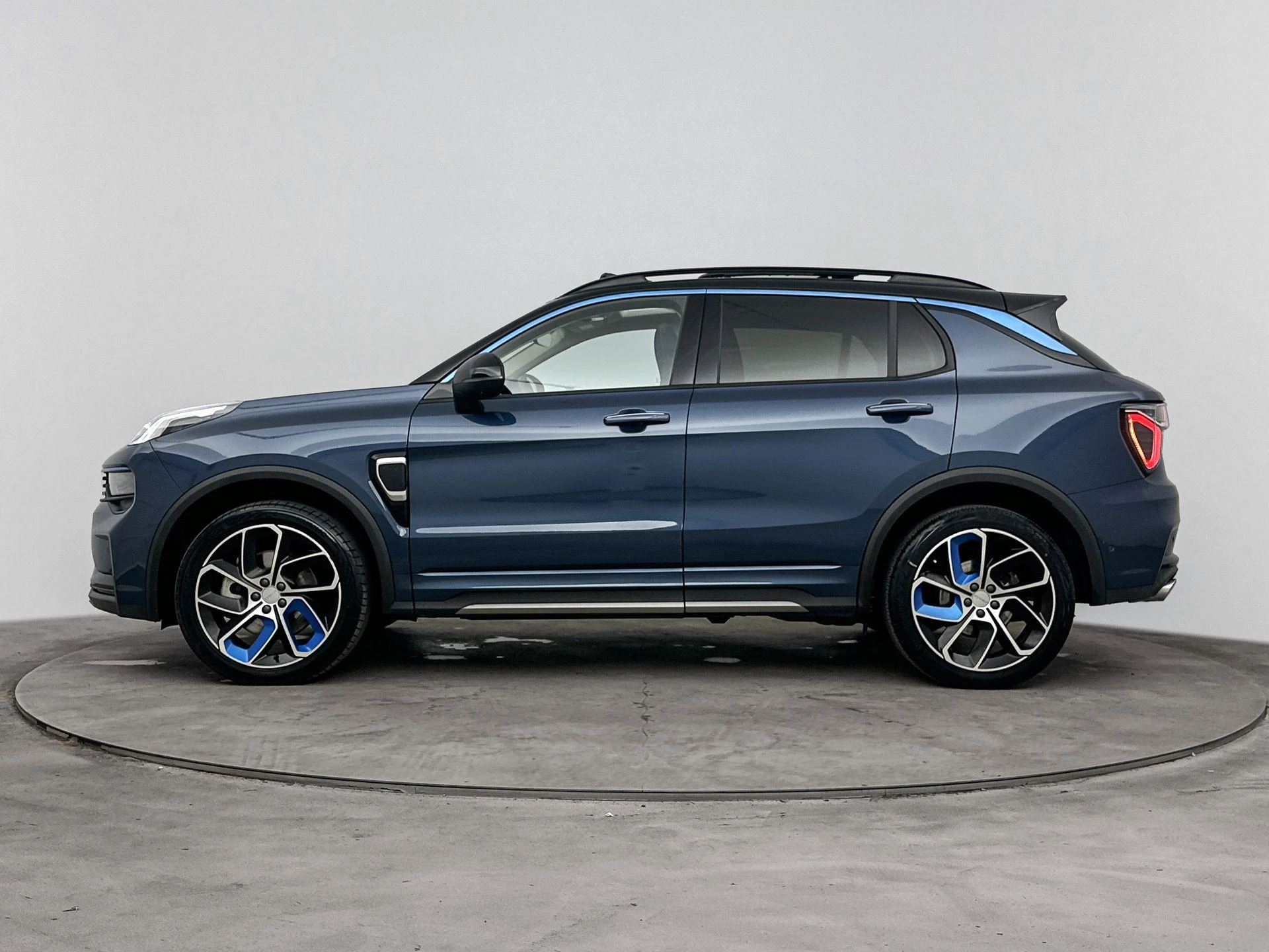 Lynk & Co-01-image-1