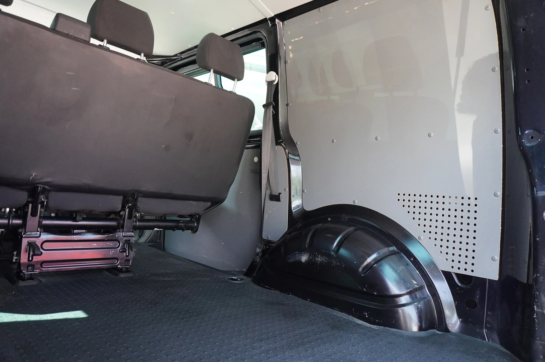 Volkswagen-Transporter-image-15