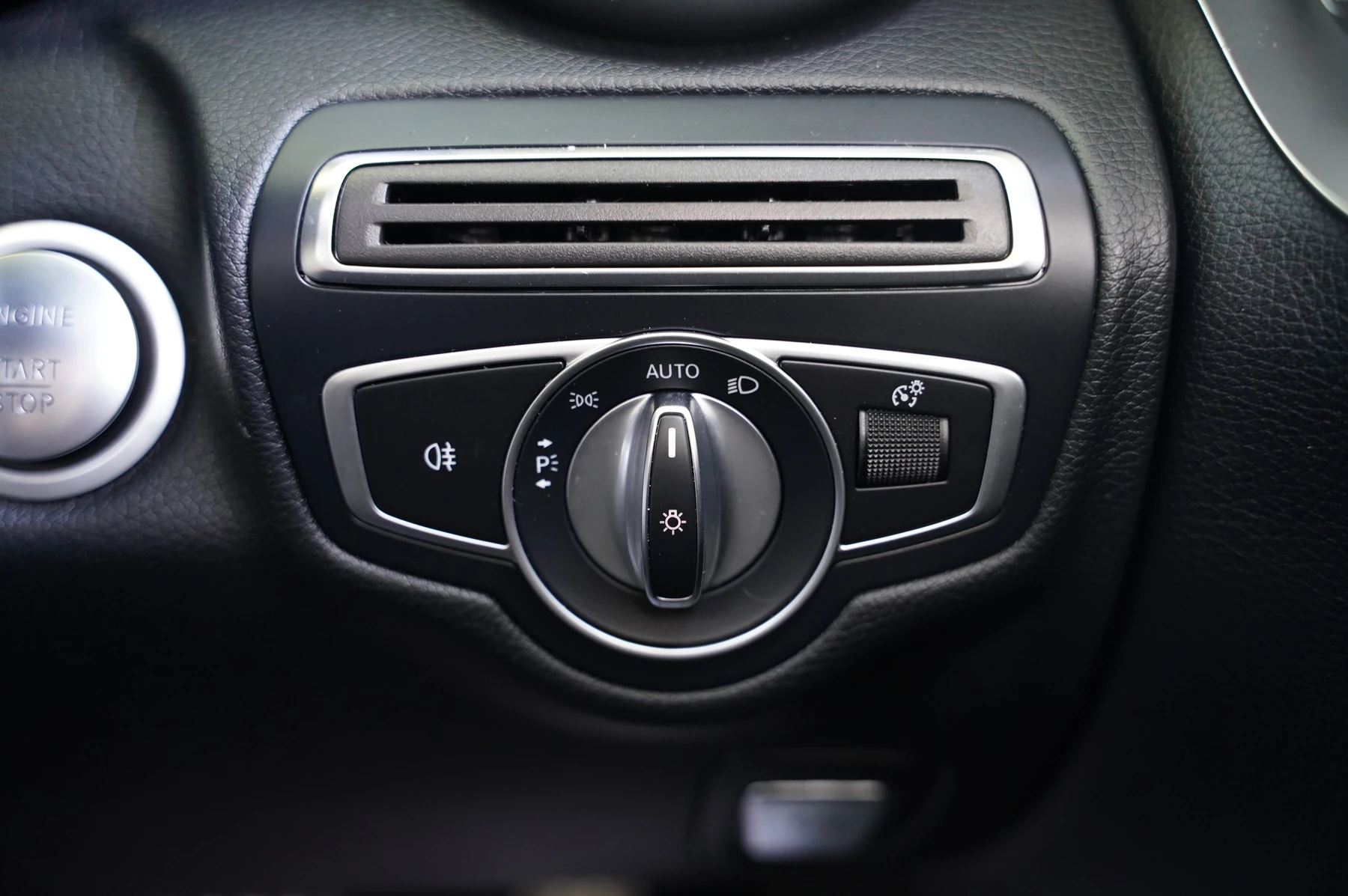 Mercedes-Benz-C-Class-image-19