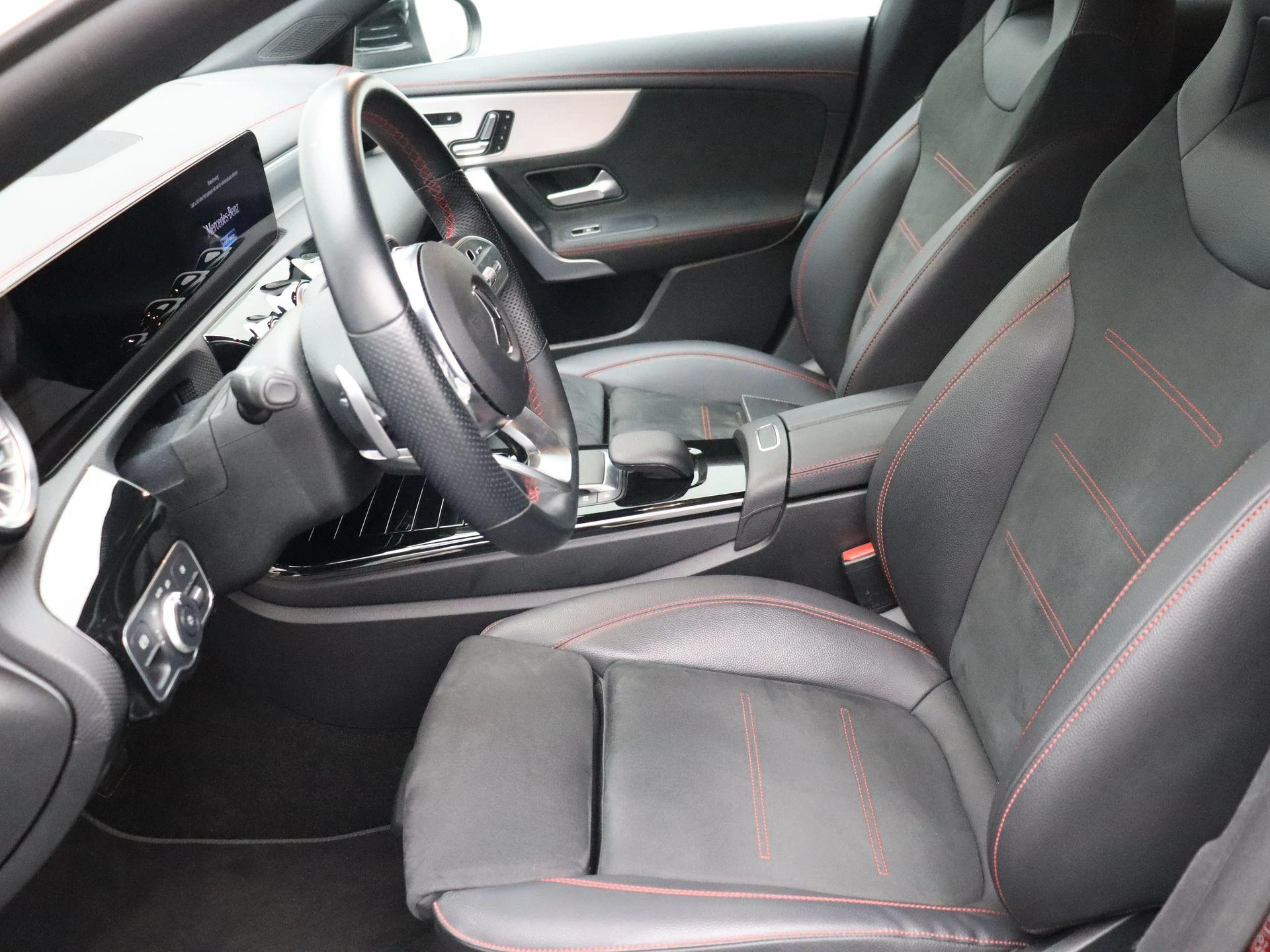 Mercedes-Benz CLA 200 AMG Line Coupé + PANORAMISCH DAK + MULTIBEAM LED +