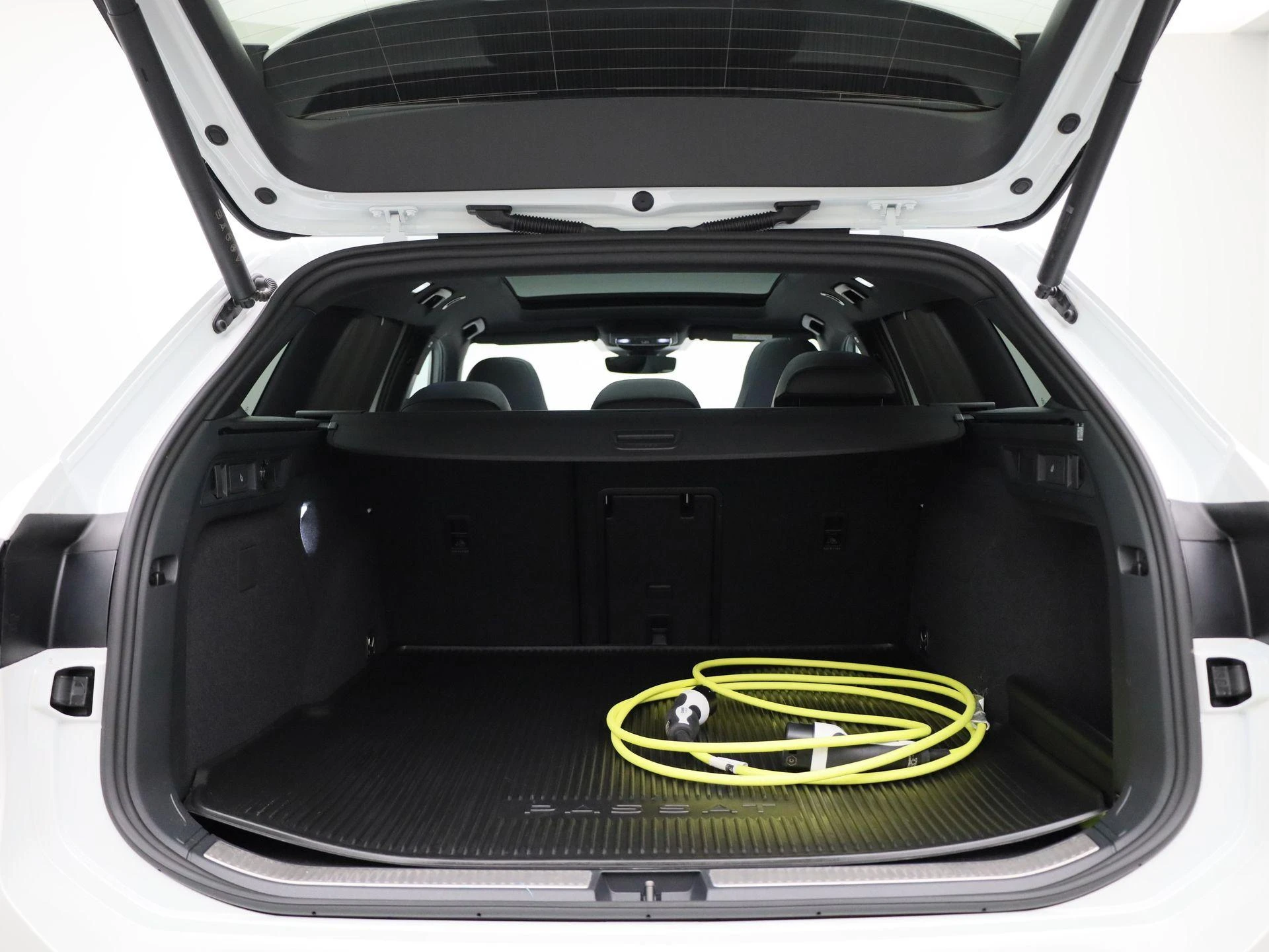 Volkswagen Passat - 14