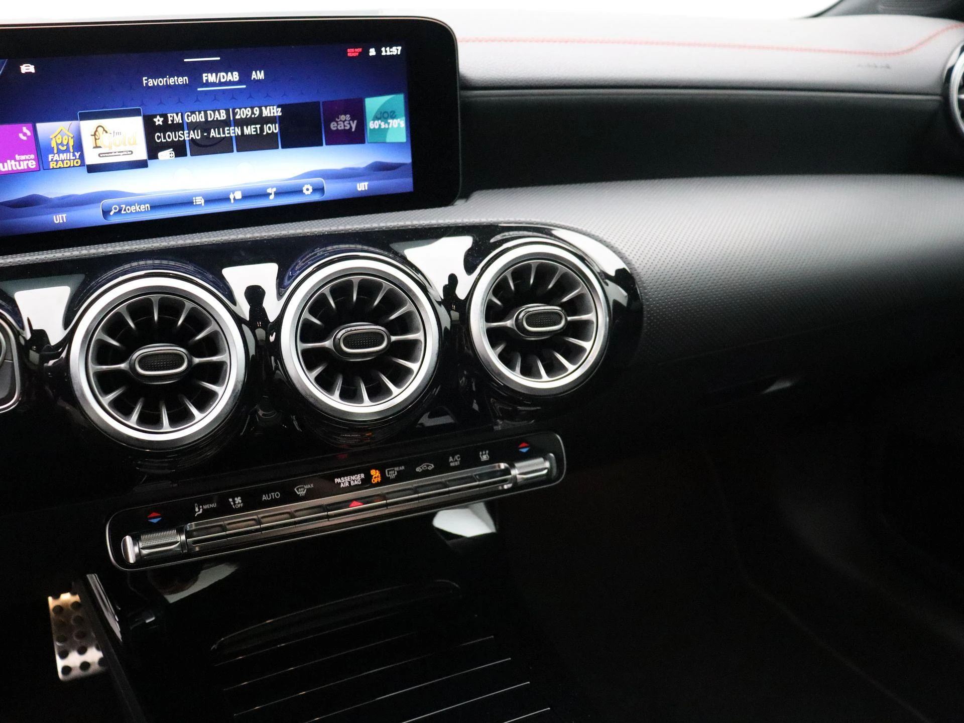 Mercedes-Benz CLA 250 e AMG Line Shooting Brake + MULTIBEAM LED + PANORAMISCH DAK + CARPLAY +