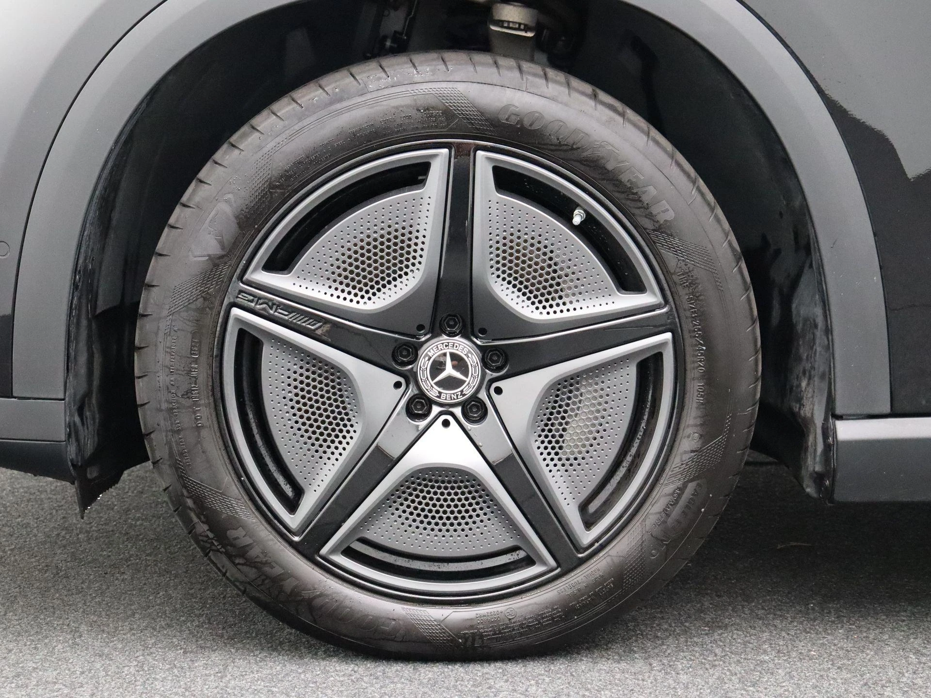 Mercedes-Benz-EQE-image-6