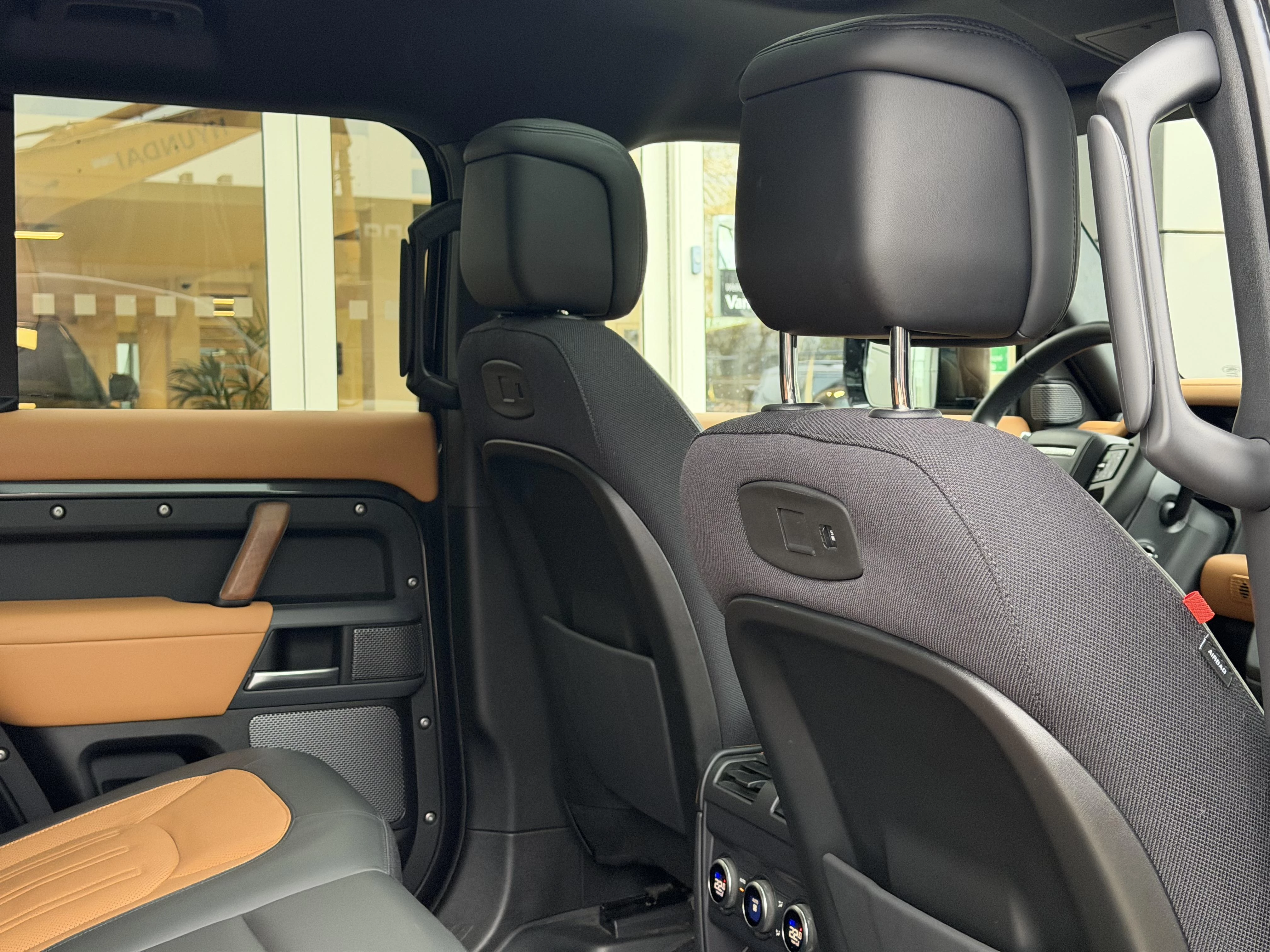 Land Rover Defender P400 XS Edition