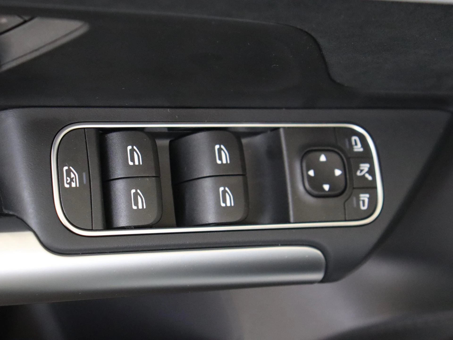 Mercedes-Benz-GLA-image-29