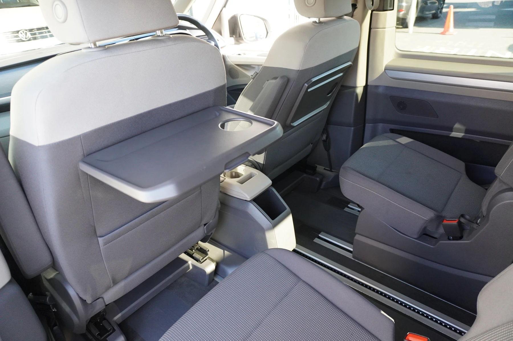 Volkswagen-Multivan-image-16