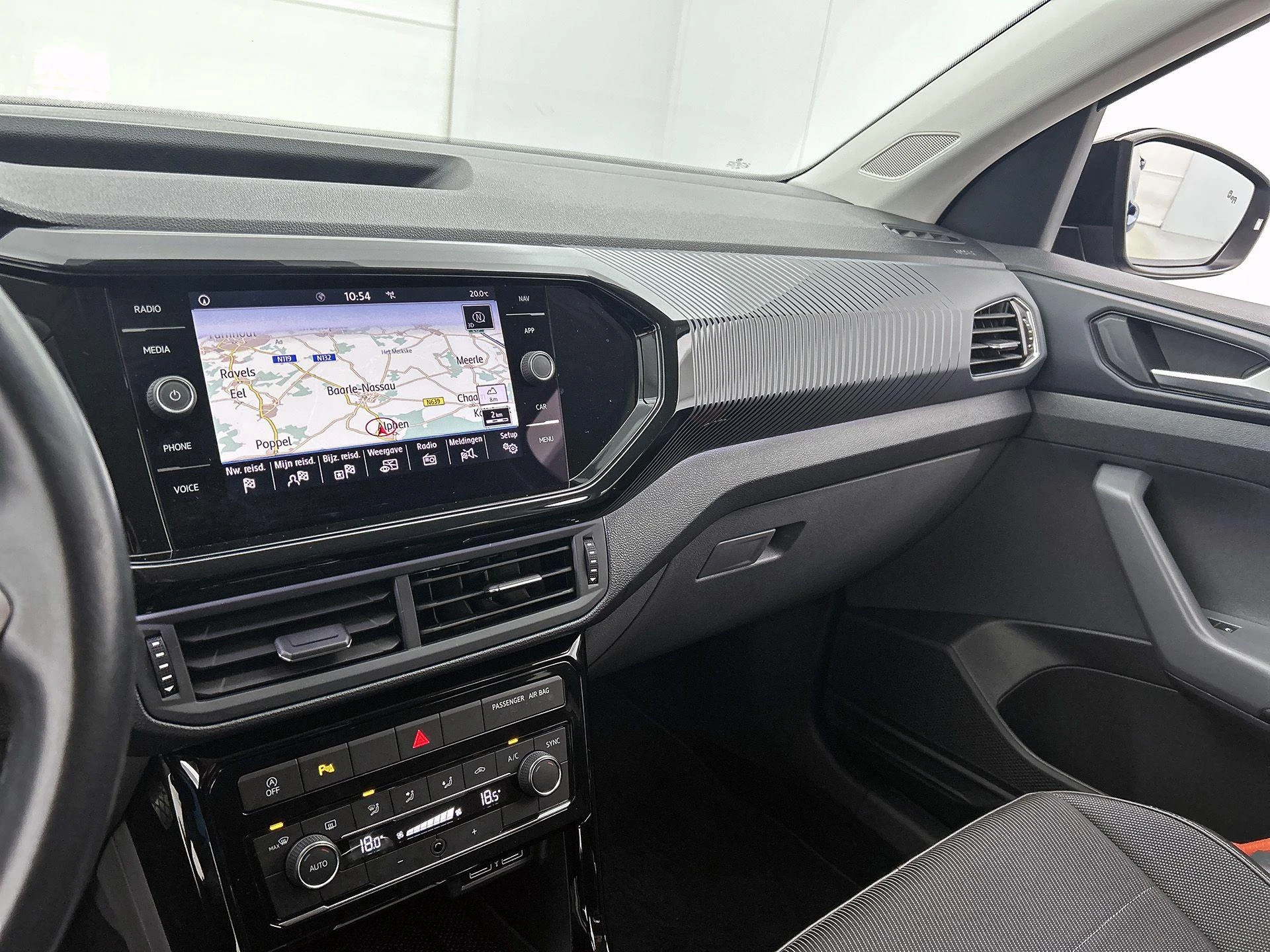 Volkswagen-T-Cross-image-6
