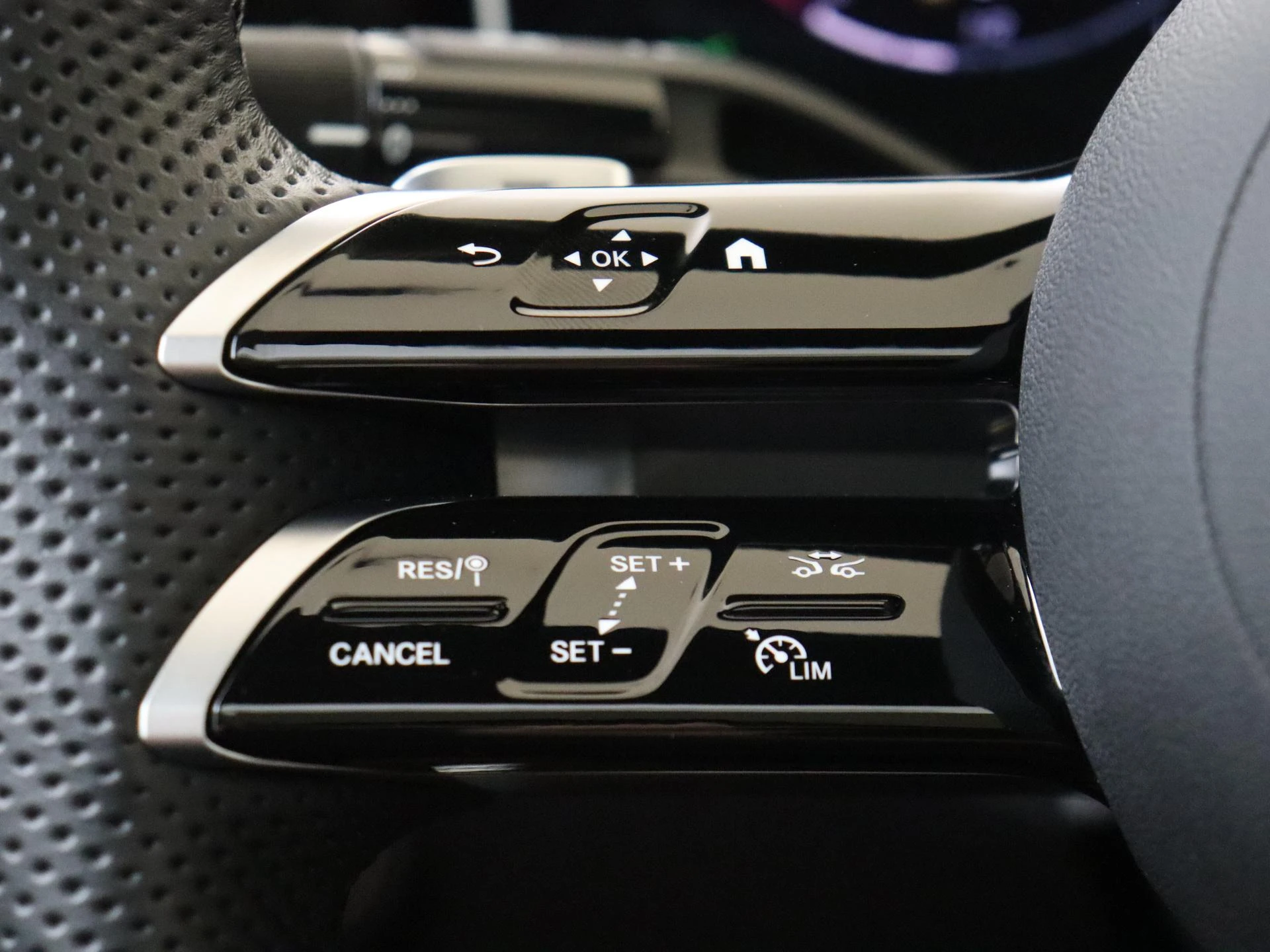 Mercedes-Benz-C-Klasse-image-11