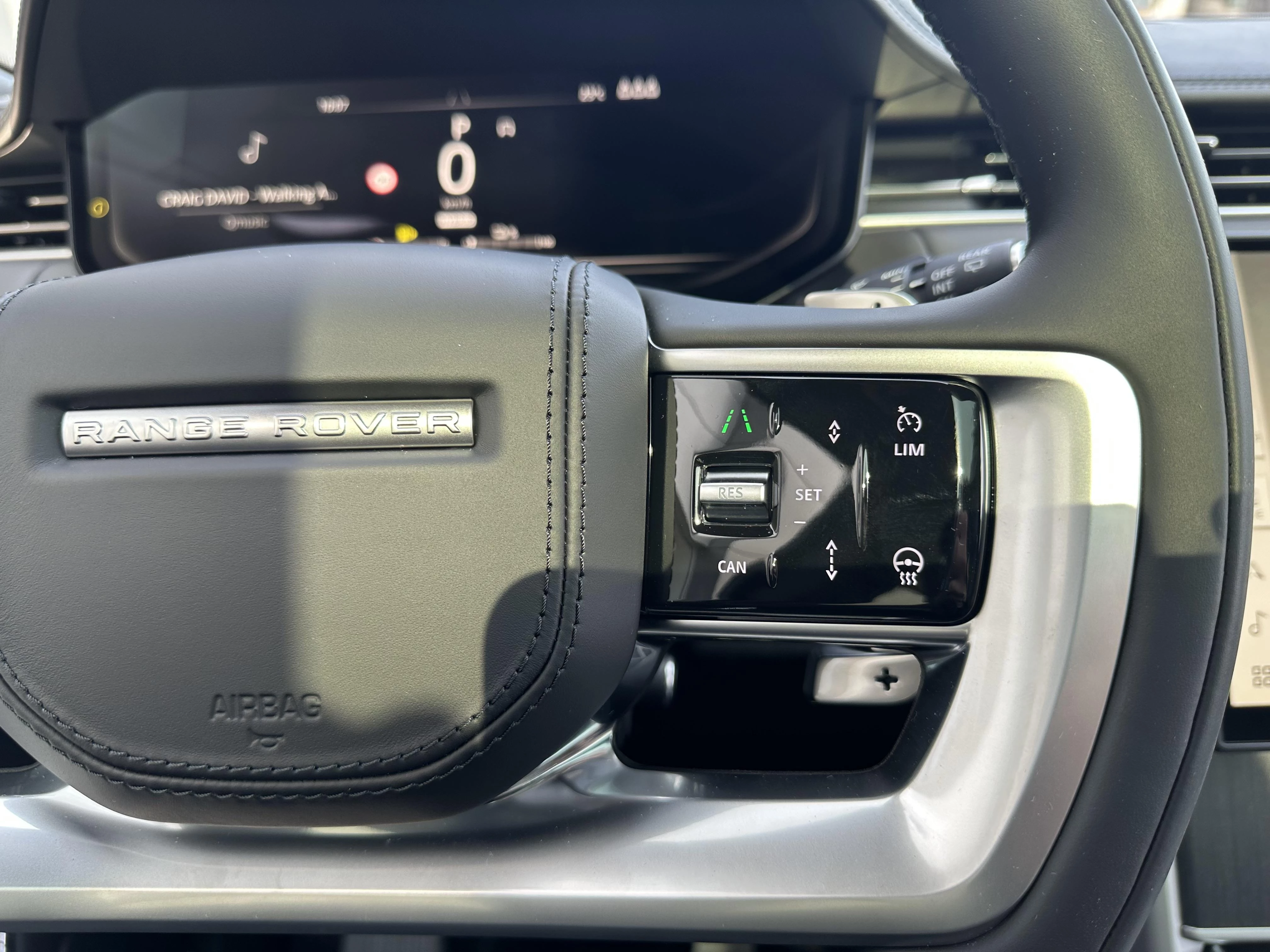 Land Rover-Range Rover-image-18