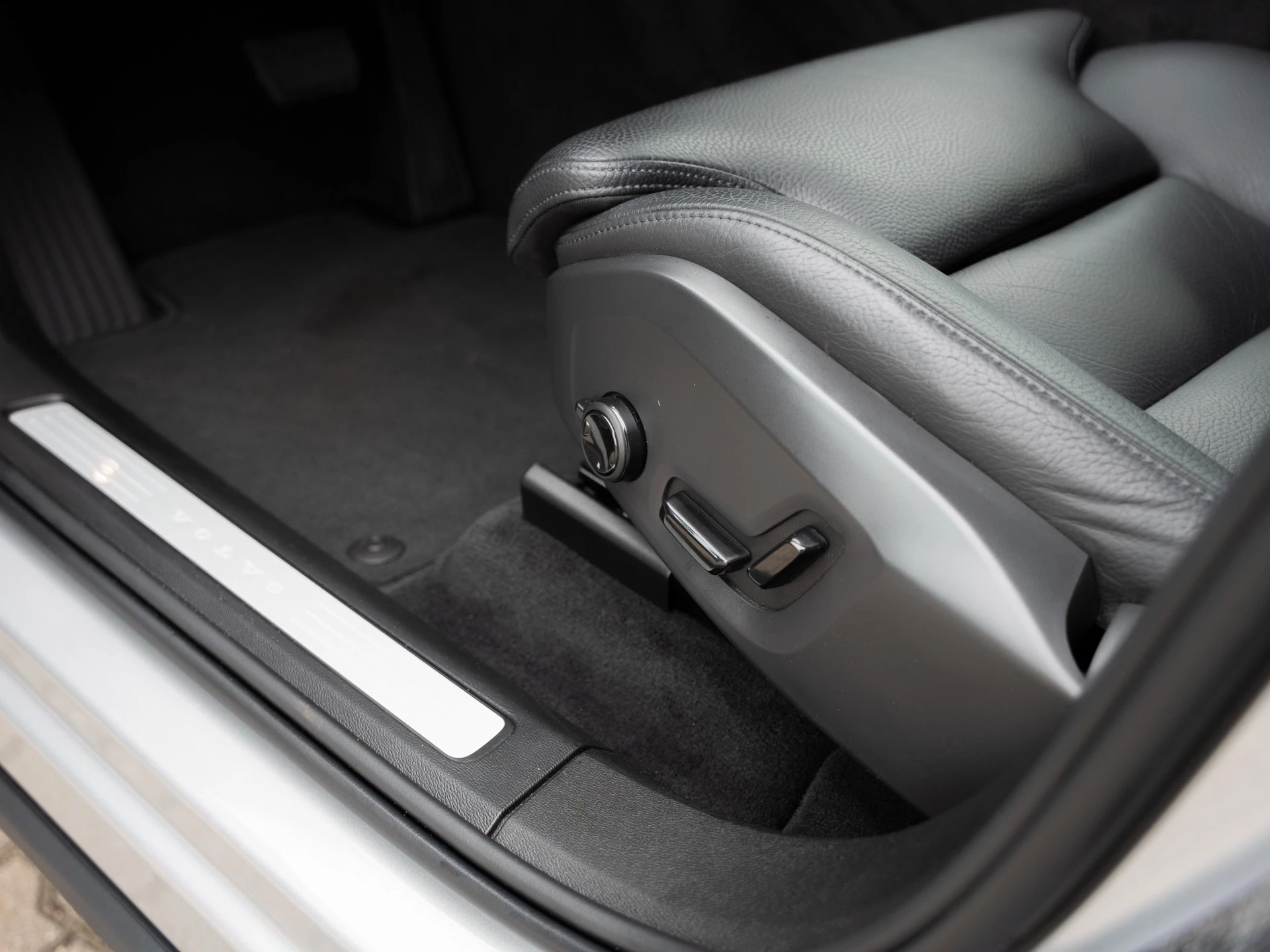 Volvo XC60 B4 2WD Plus Dark