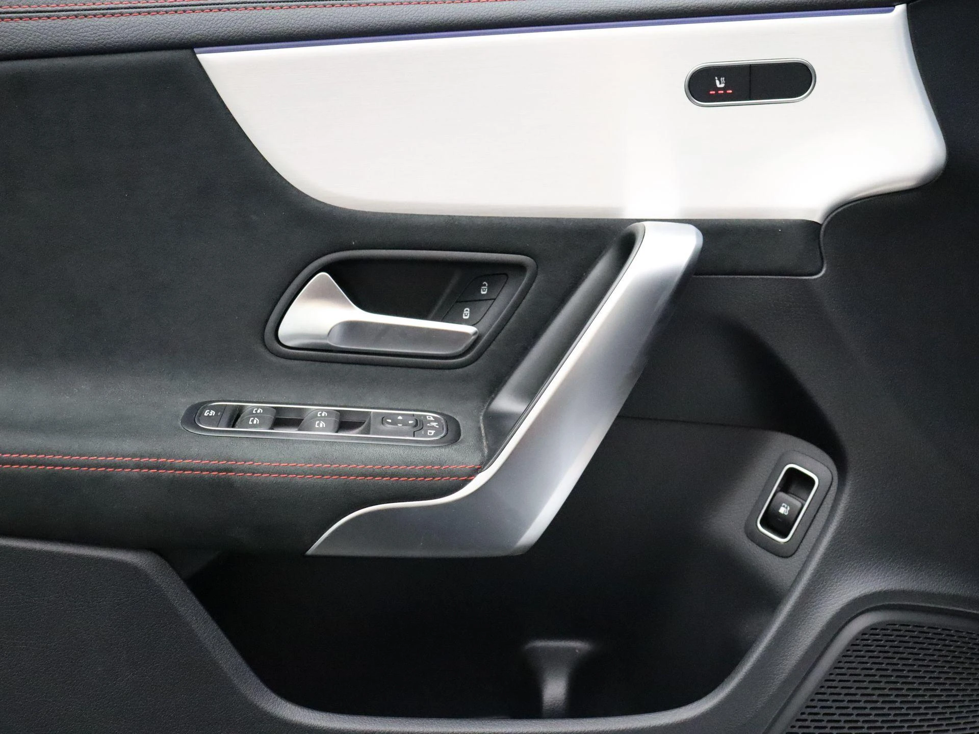 Mercedes-Benz-CLA-image-10