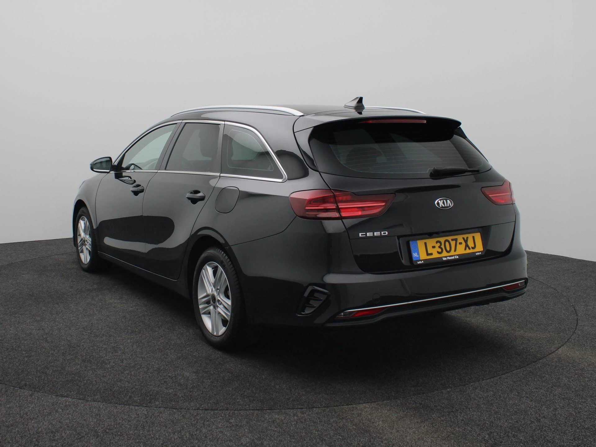 Kia-Ceed Sportswagon-image-1