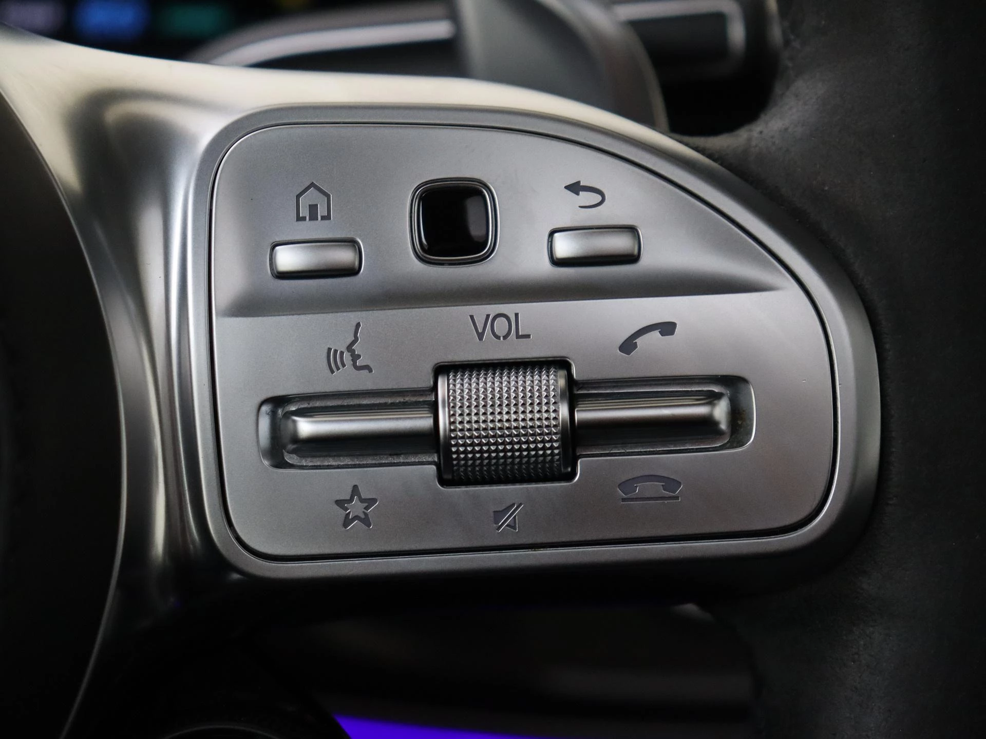 Mercedes-Benz-GLE-image-21
