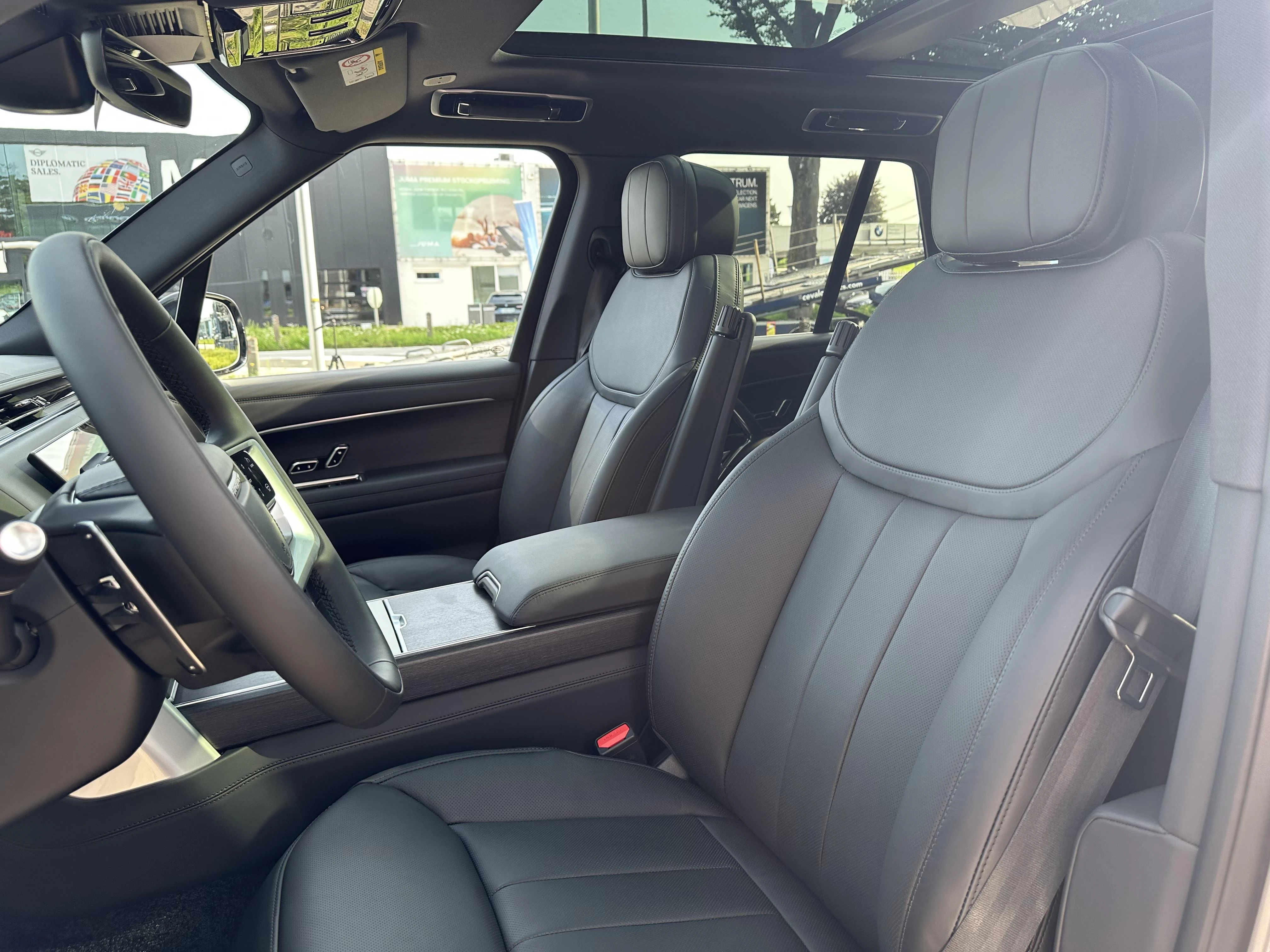 Land Rover-Range Rover-image-20