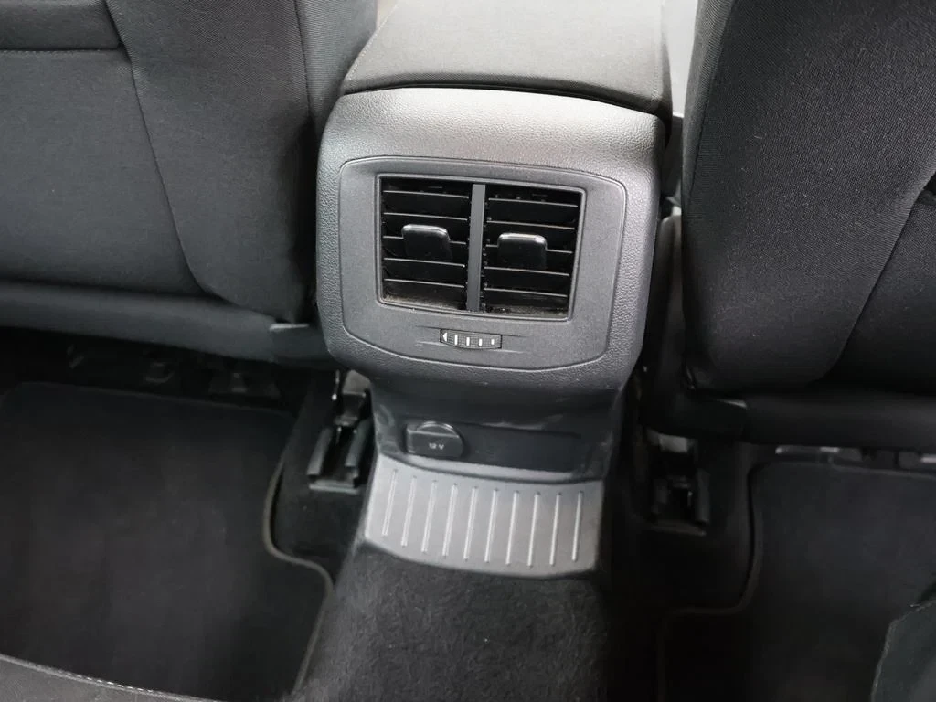 Volkswagen-T-Roc-image-14