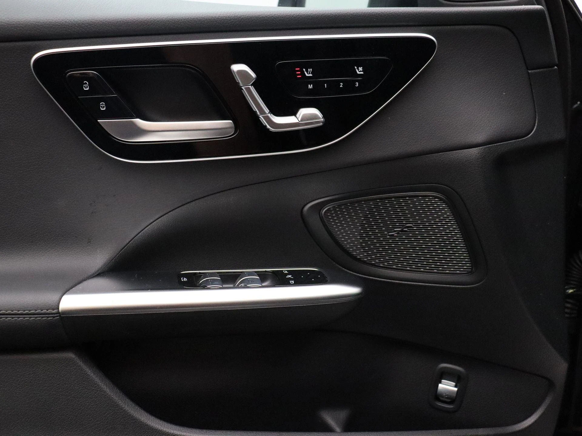 Mercedes-Benz-C-Klasse-image-10