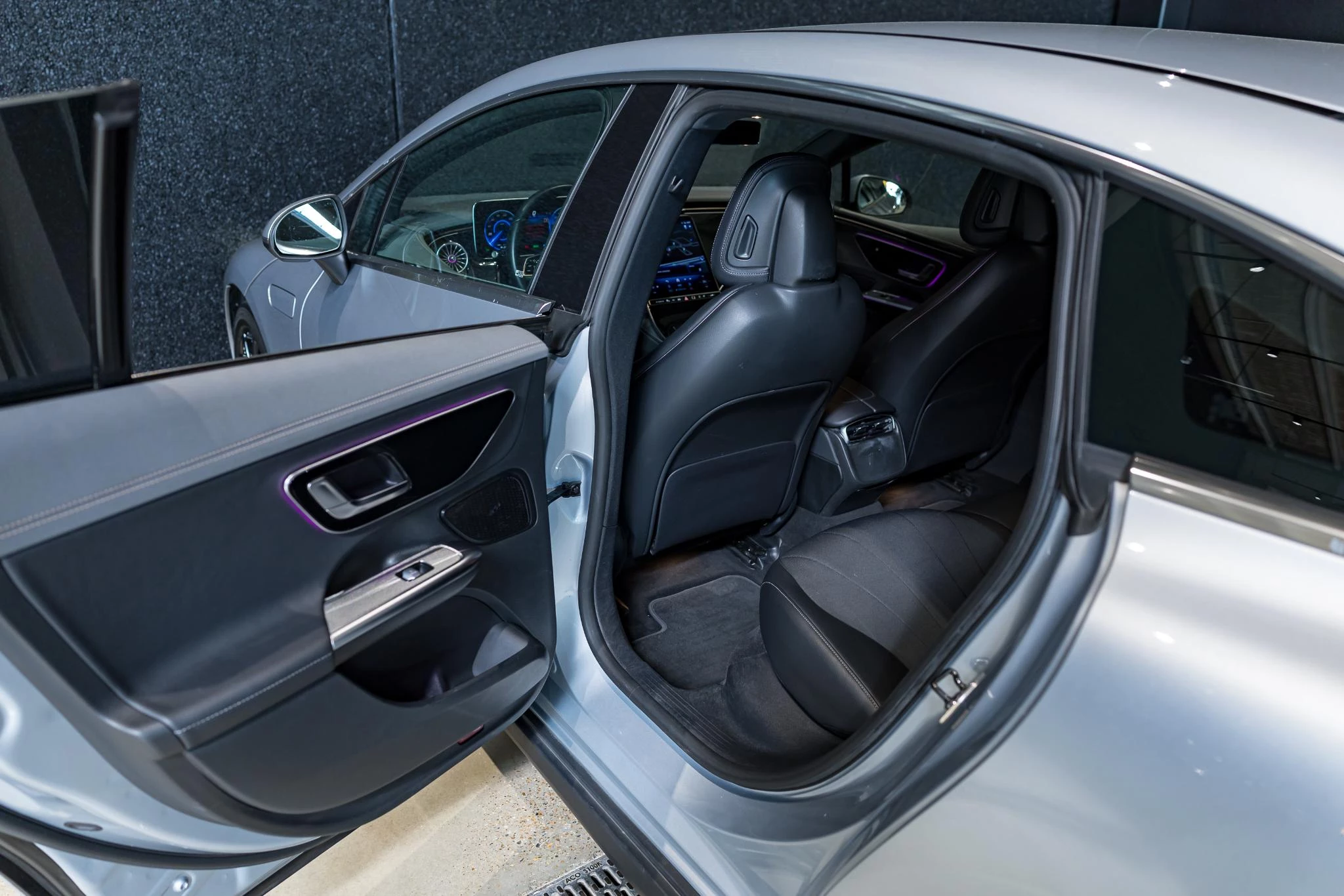 Mercedes-Benz-EQE-image-9