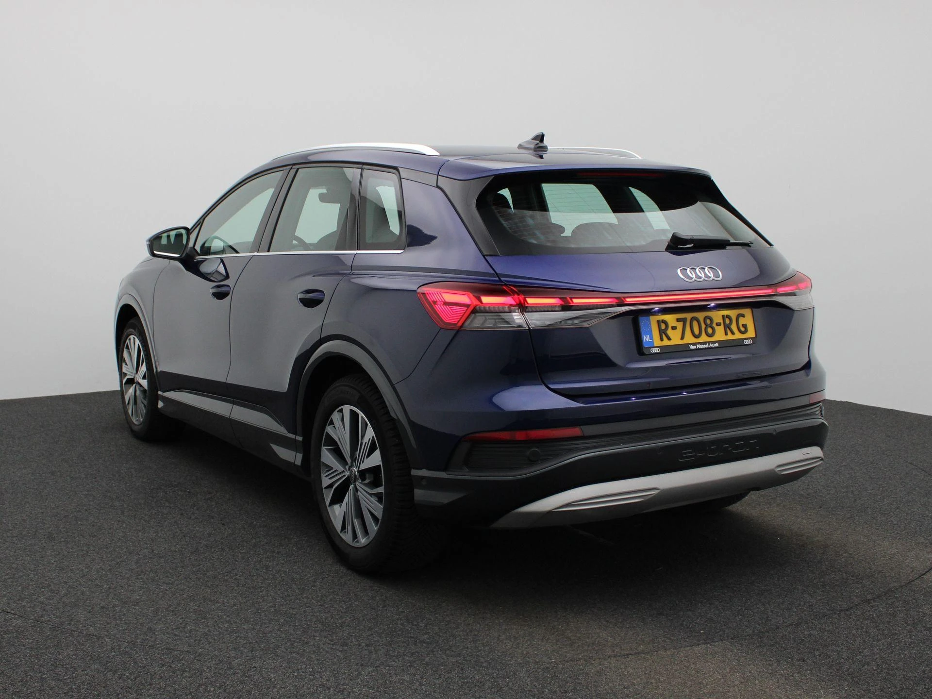 Audi-Q4 e-tron-image-1
