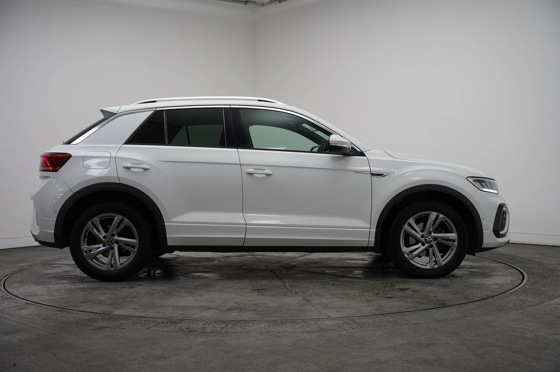 Volkswagen-T-Roc-image-3