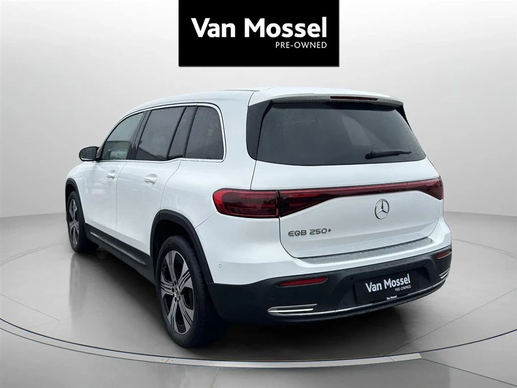 Mercedes-Benz-EQB-image-6