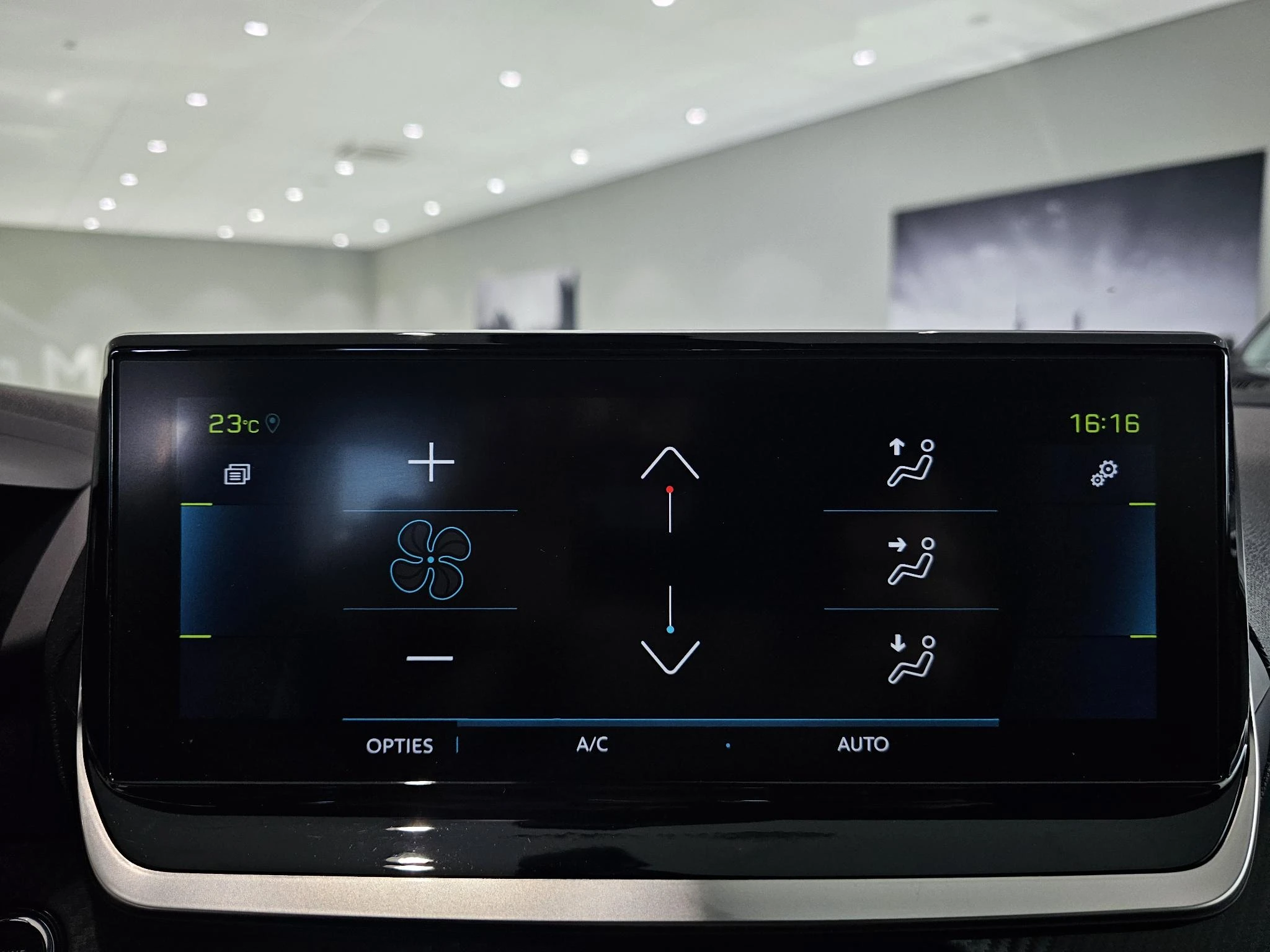 Peugeot-e-2008-image-18