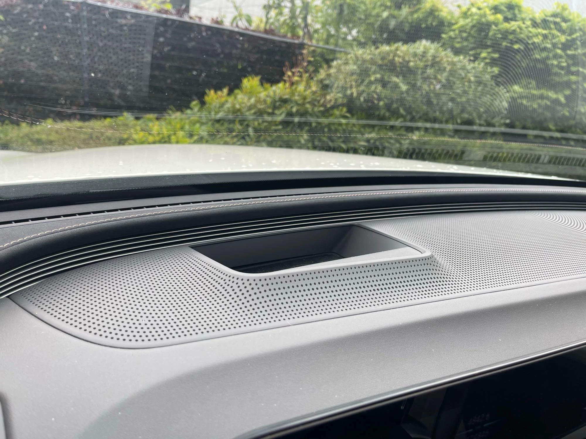 Mercedes-Benz EQC 400 4MATIC AMG LINE + LEDER EXCLUSIVE + CARPLAY + OPENDAK + BUMESTER +