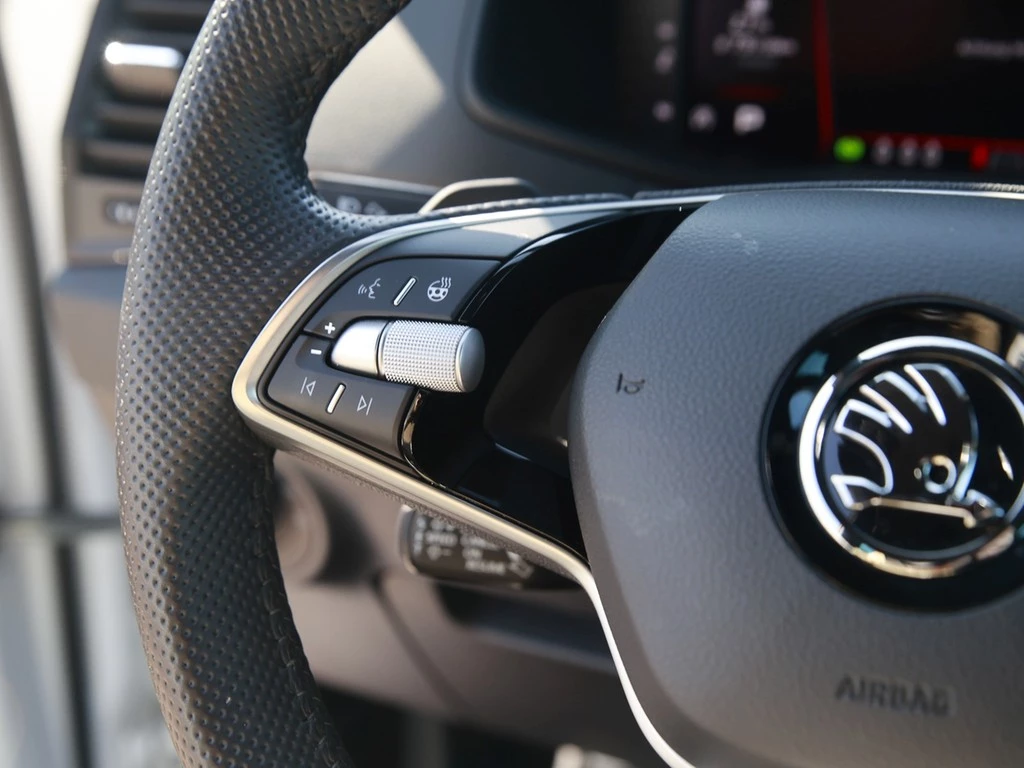 Škoda Karoq 1.5 TSI DSG Sportline Navi, Pano