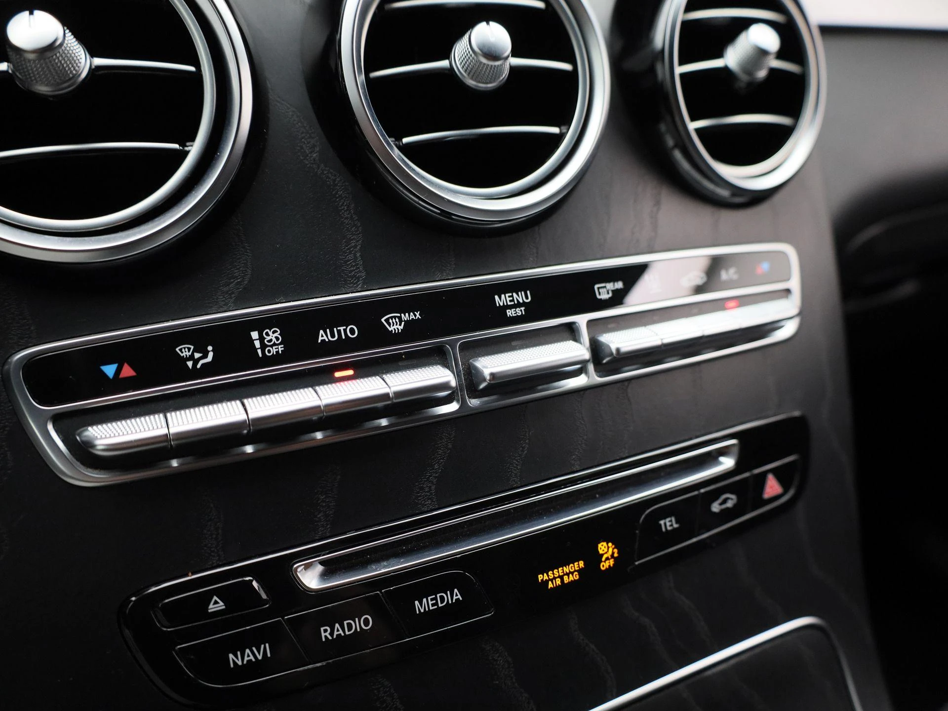 Mercedes-Benz-GLC-image-31