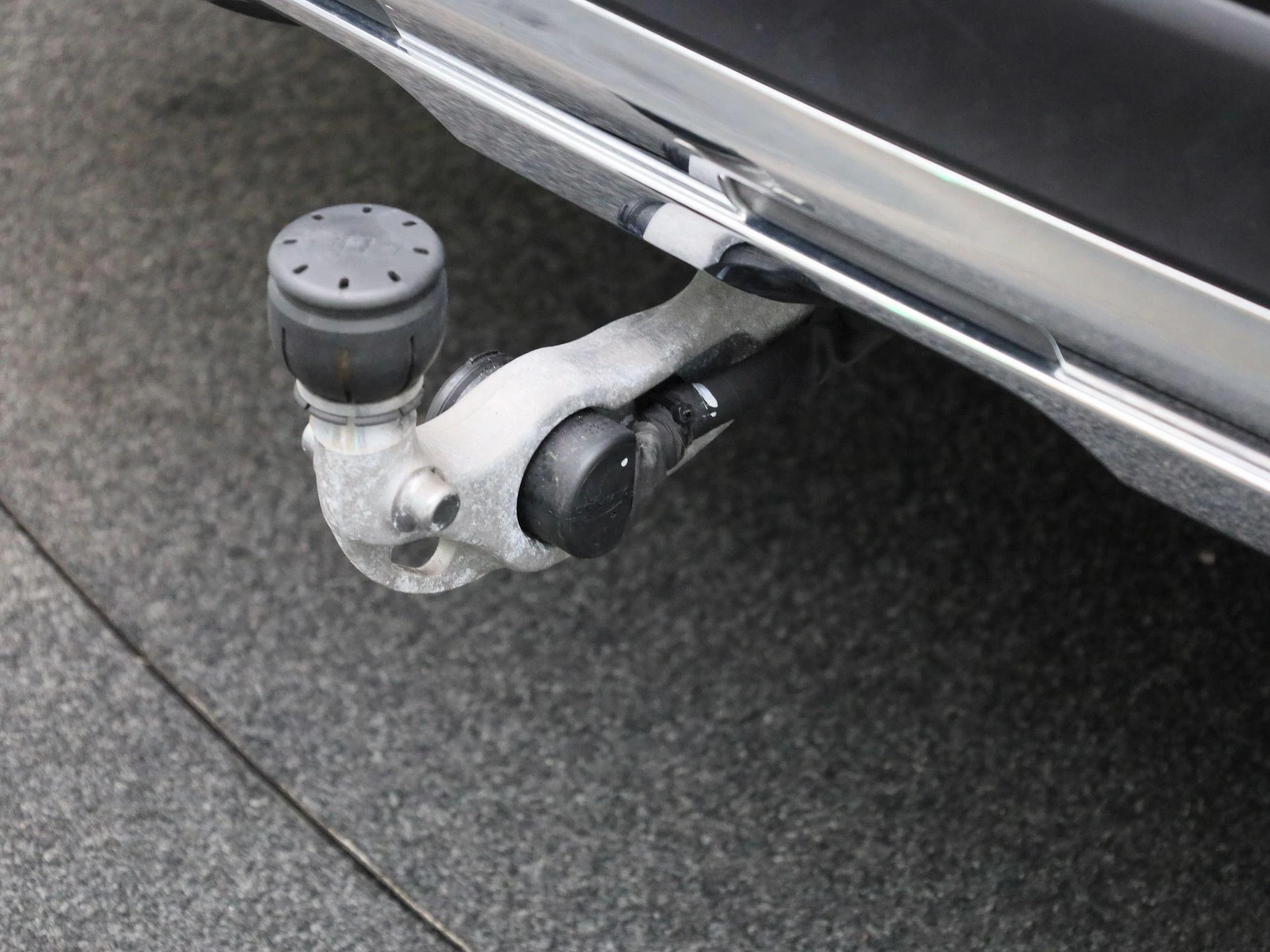 Mercedes-Benz-GLC-image-48
