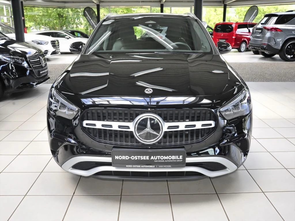 Mercedes-Benz-GLA 200-image-3