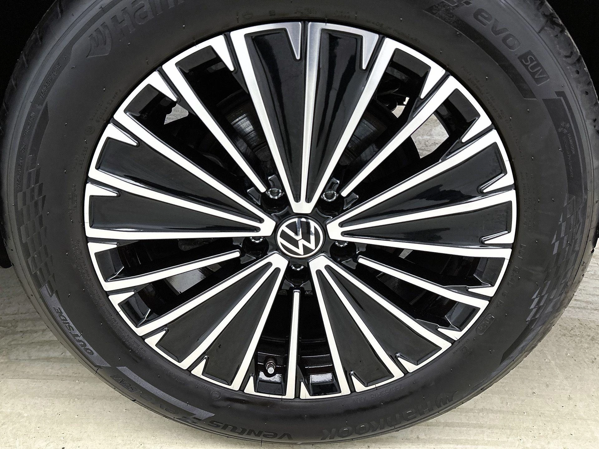 Volkswagen-Tiguan-image-31