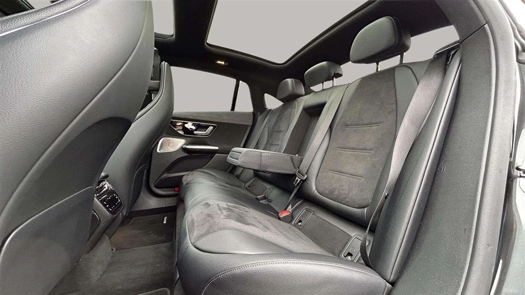 Mercedes-Benz-EQE-image-26