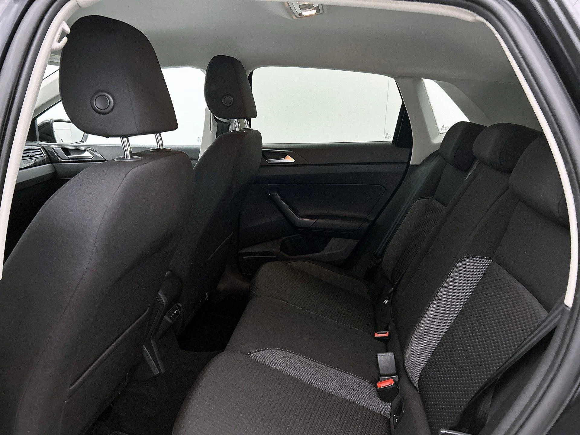 Volkswagen-Polo-image-25