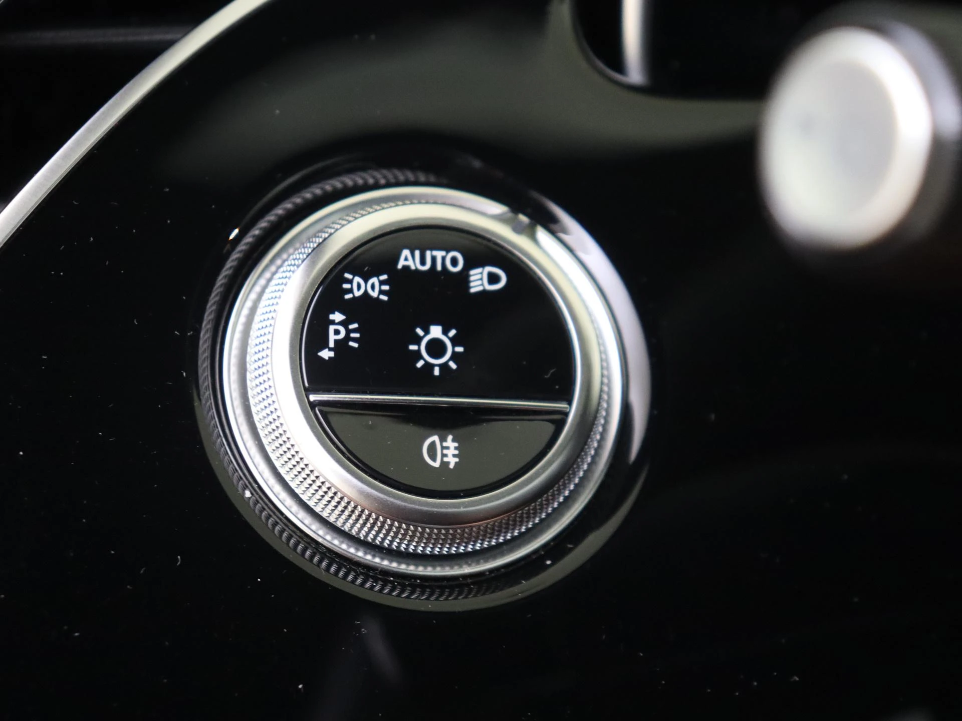 Mercedes-Benz-E-Klasse-image-23
