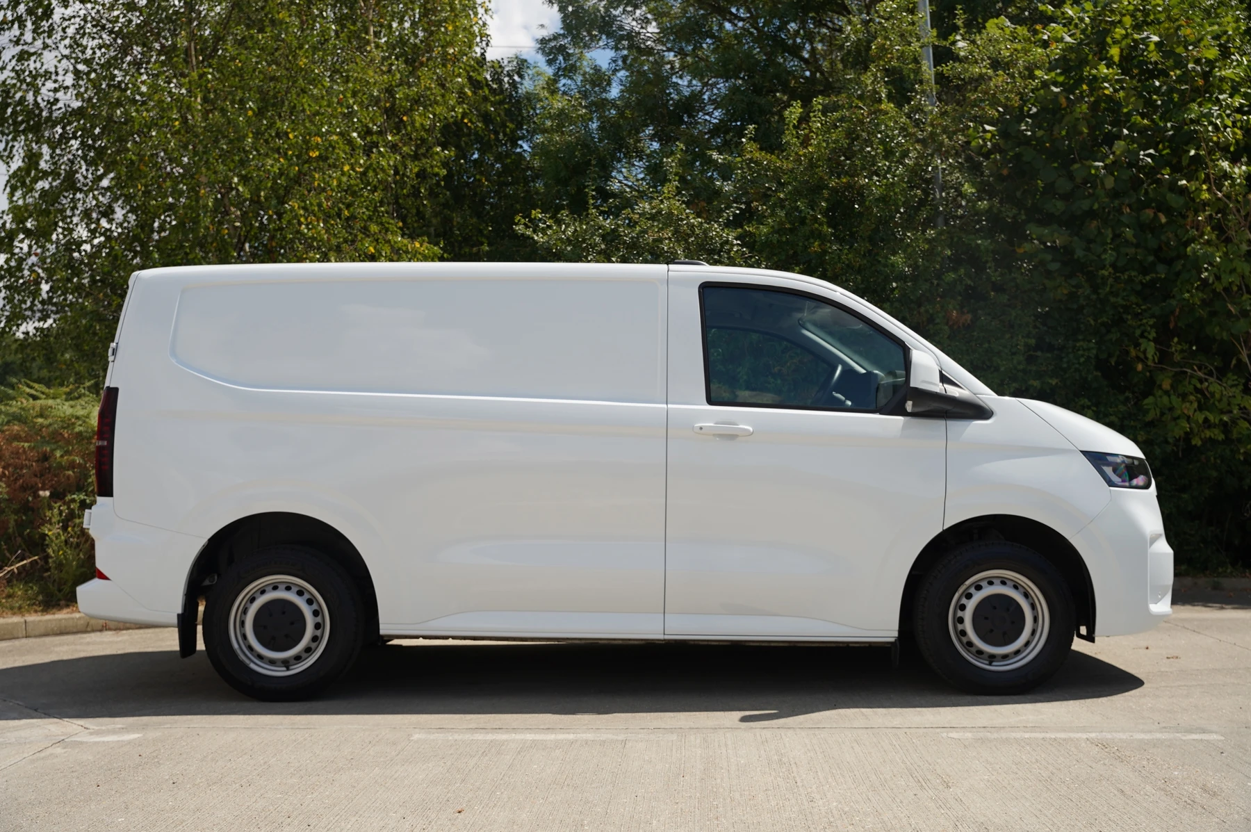 Volkswagen-Transporter-image-3