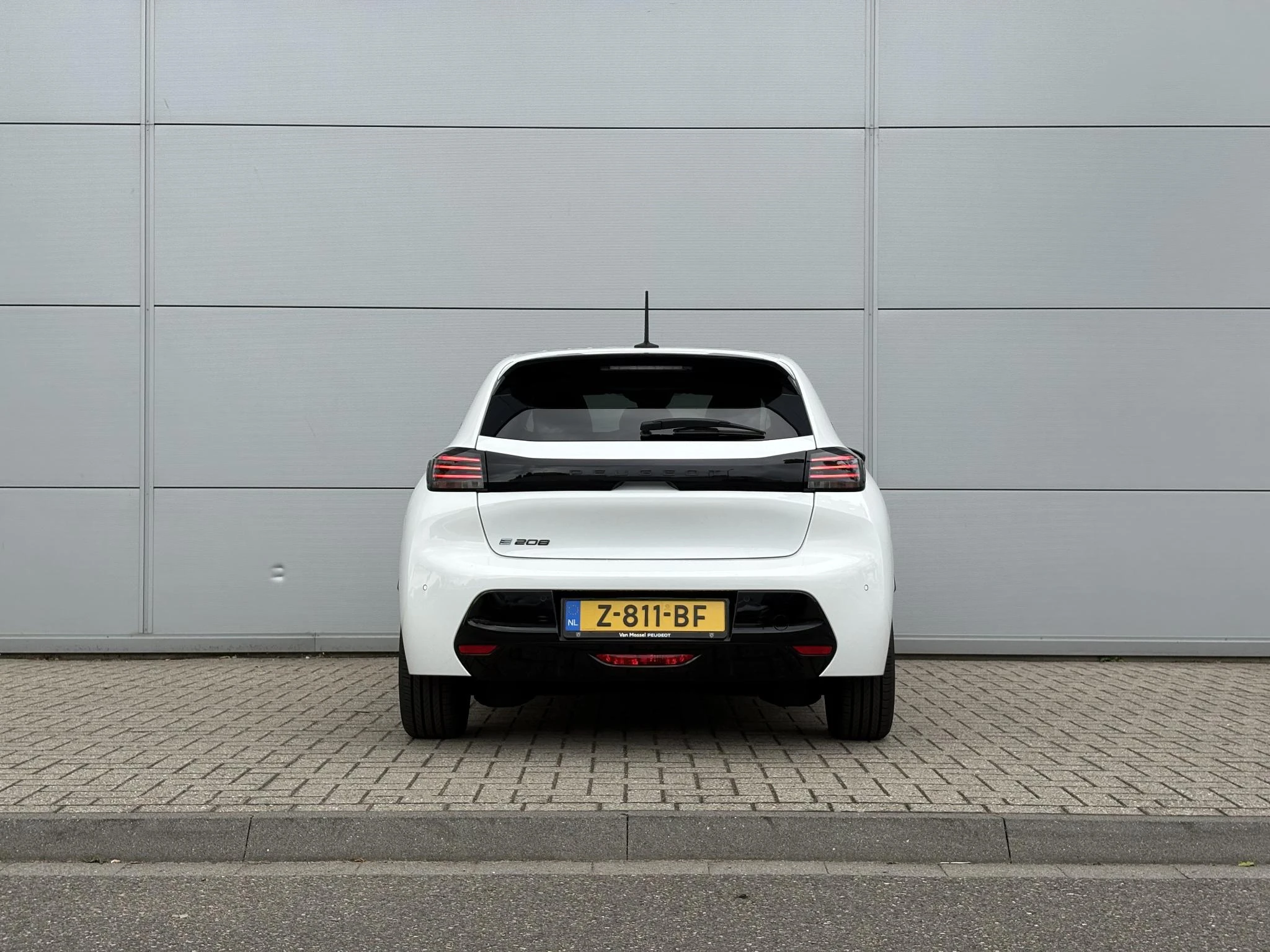 Peugeot-e-208-image-3
