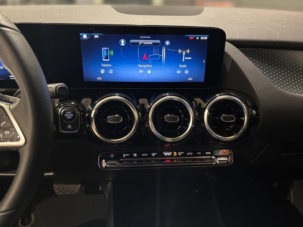 Mercedes-Benz-GLA 200-image-7