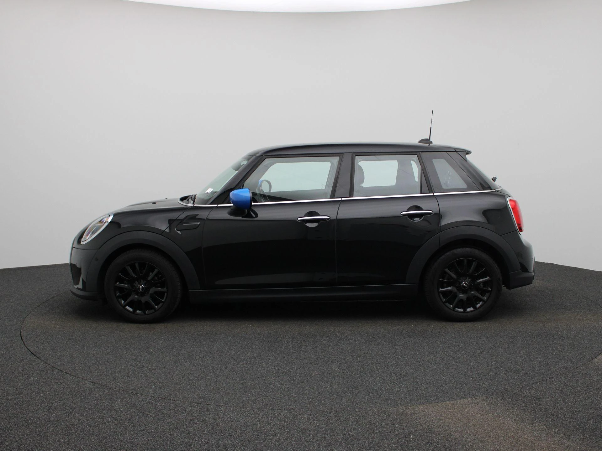 MINI-One-image-3